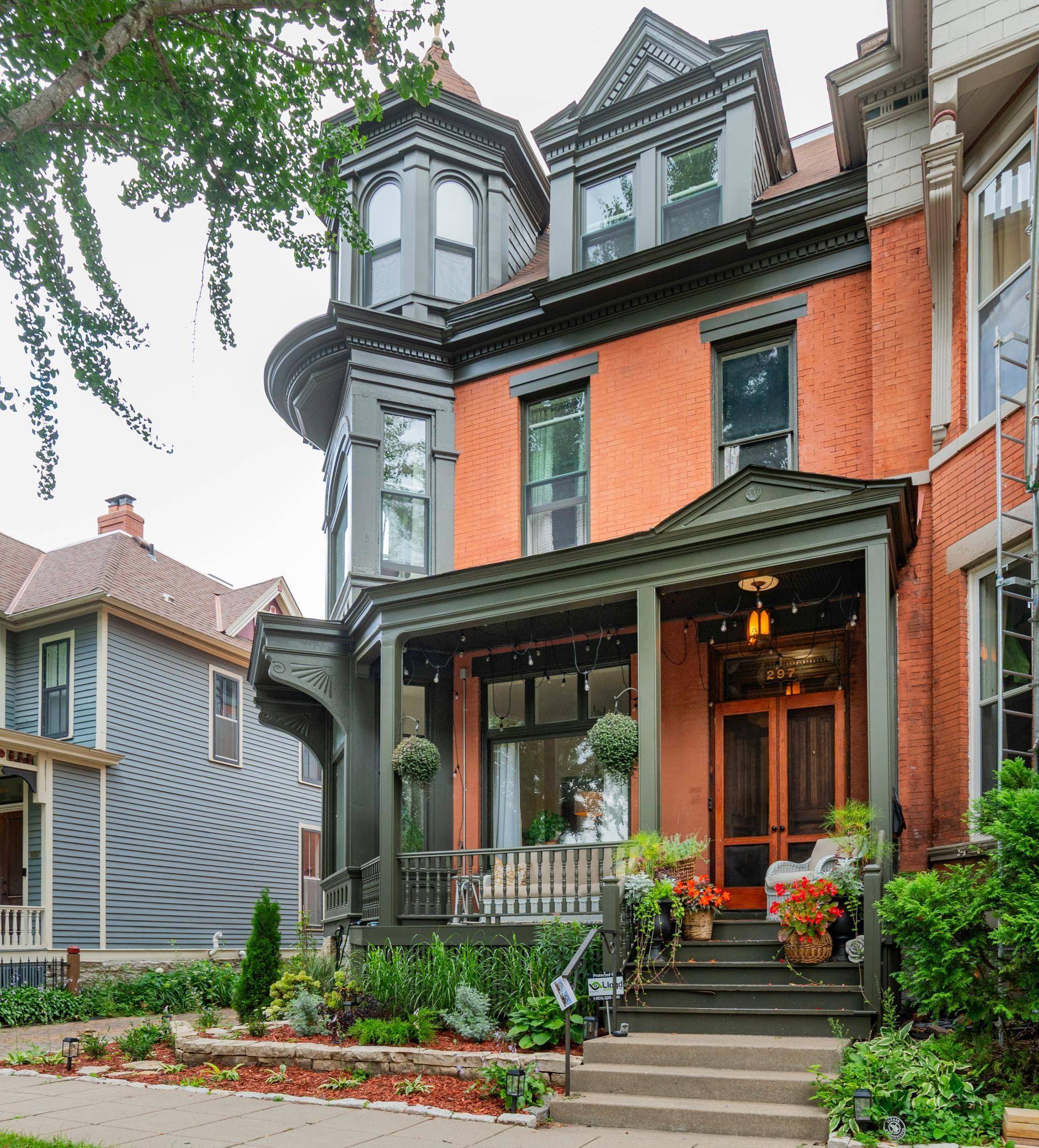 Saint Paul, MN 55102,297 Laurel AVE