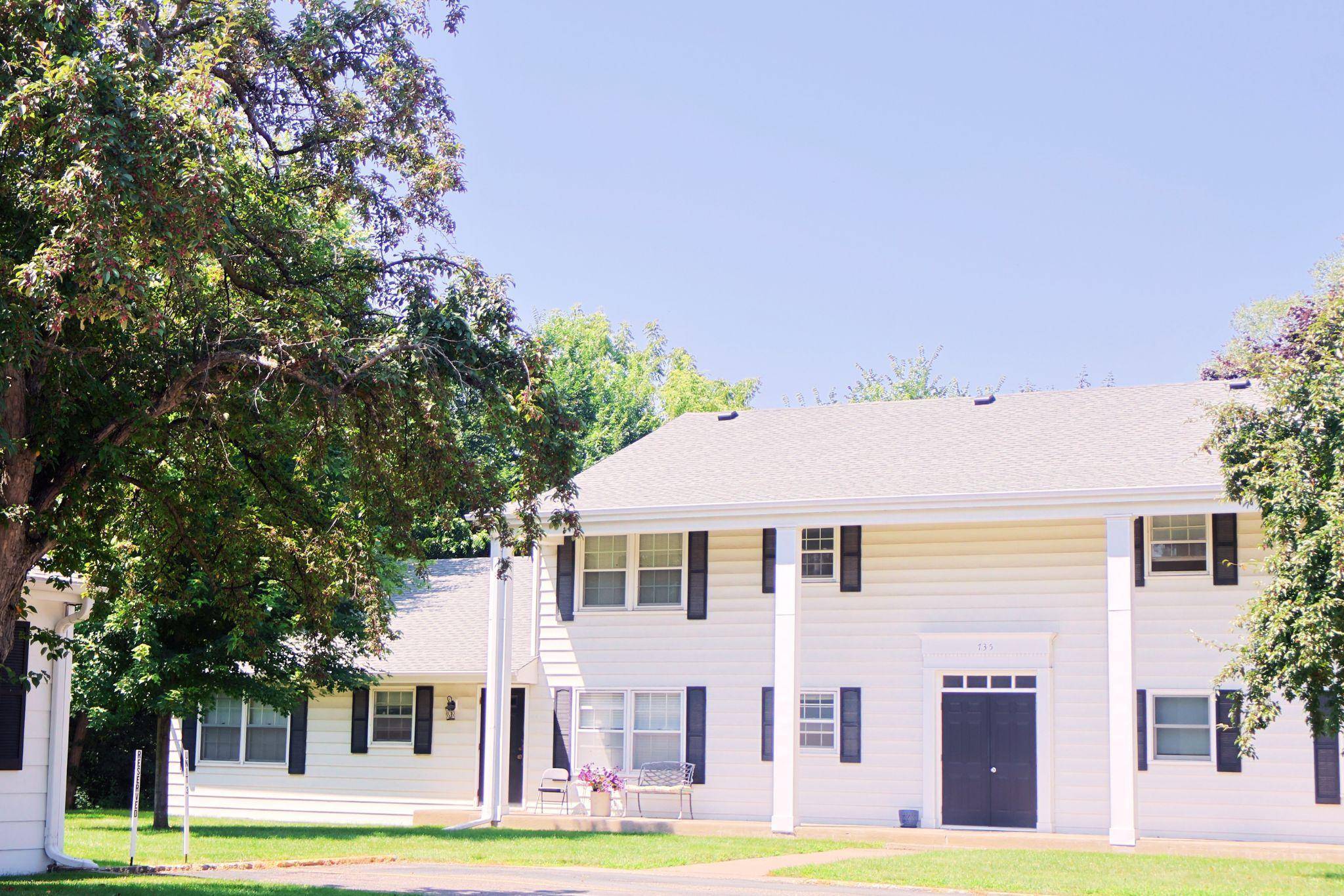Hudson, WI 54016,735 11th ST S #5