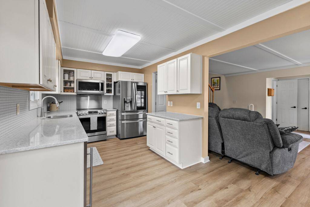 Eden Prairie, MN 55347,16550 Terrey Pine DR