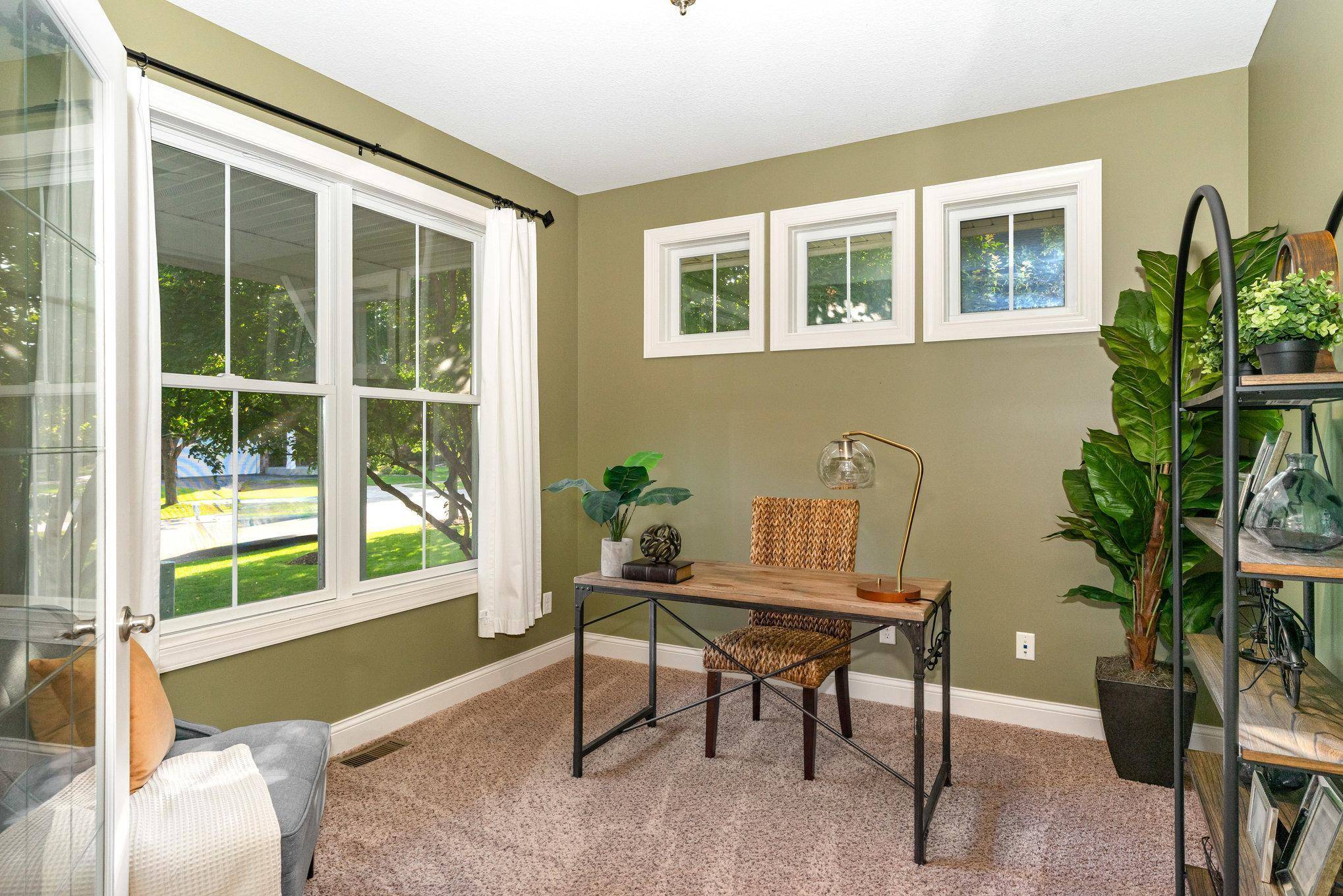 Woodbury, MN 55129,10601 Watersedge LN