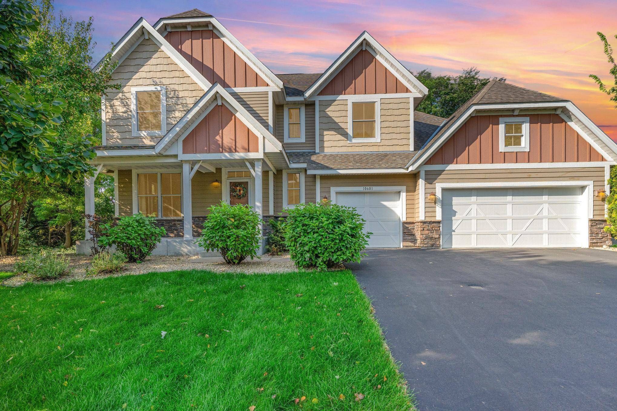 Woodbury, MN 55129,10601 Watersedge LN