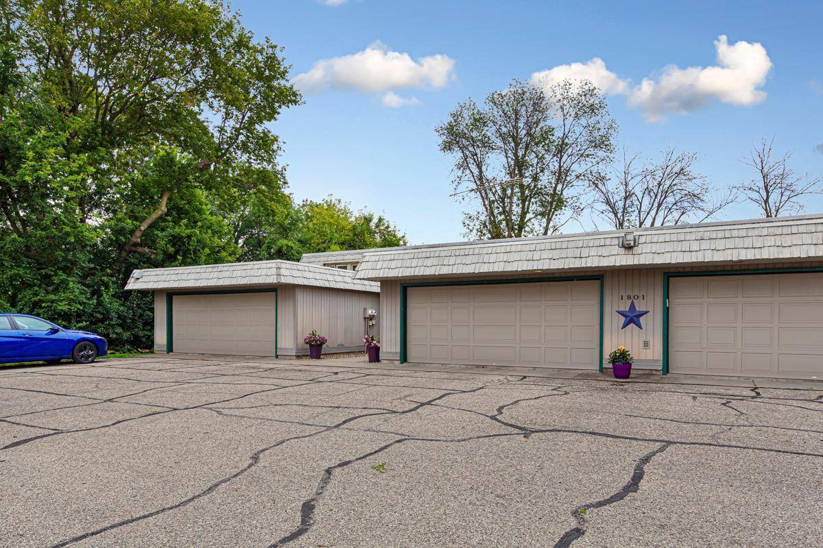 Faribault, MN 55021,1801 Western AVE NW #3