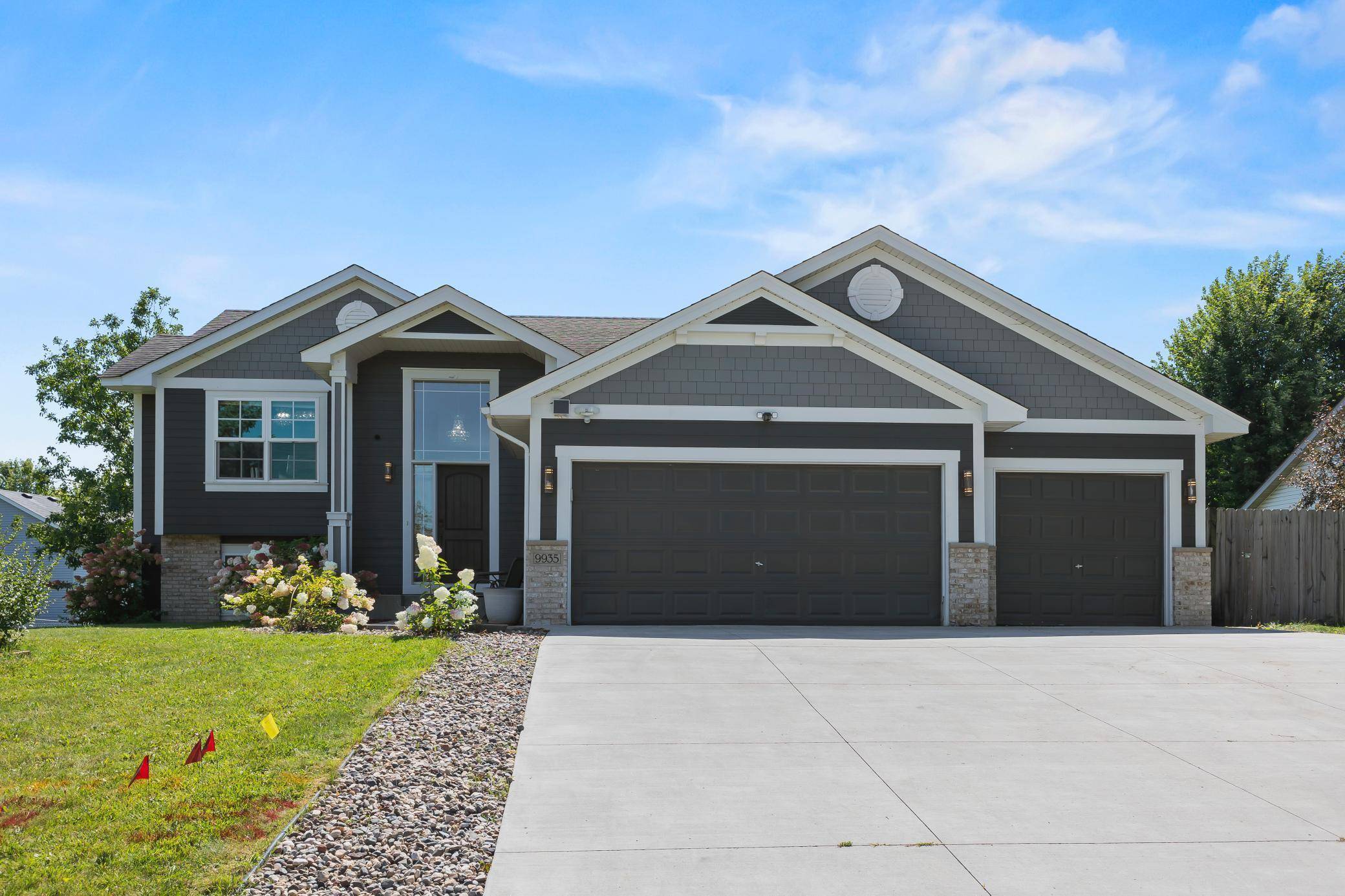 Saint Michael, MN 55376,9935 41st ST NE