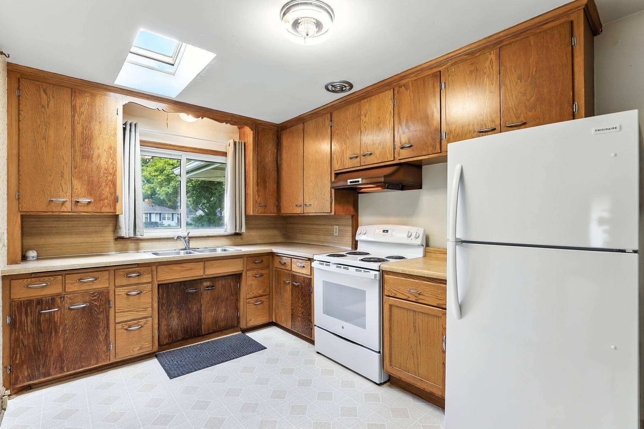 Robbinsdale, MN 55422,4023 Lake Drive AVE N