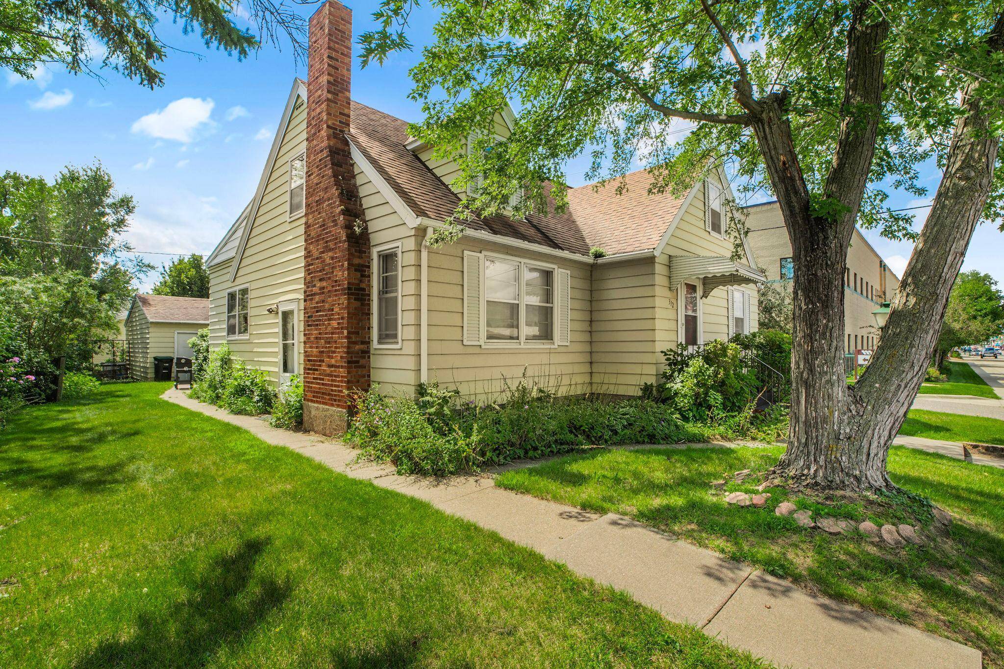 Little Falls, MN 56345,312 E Broadway