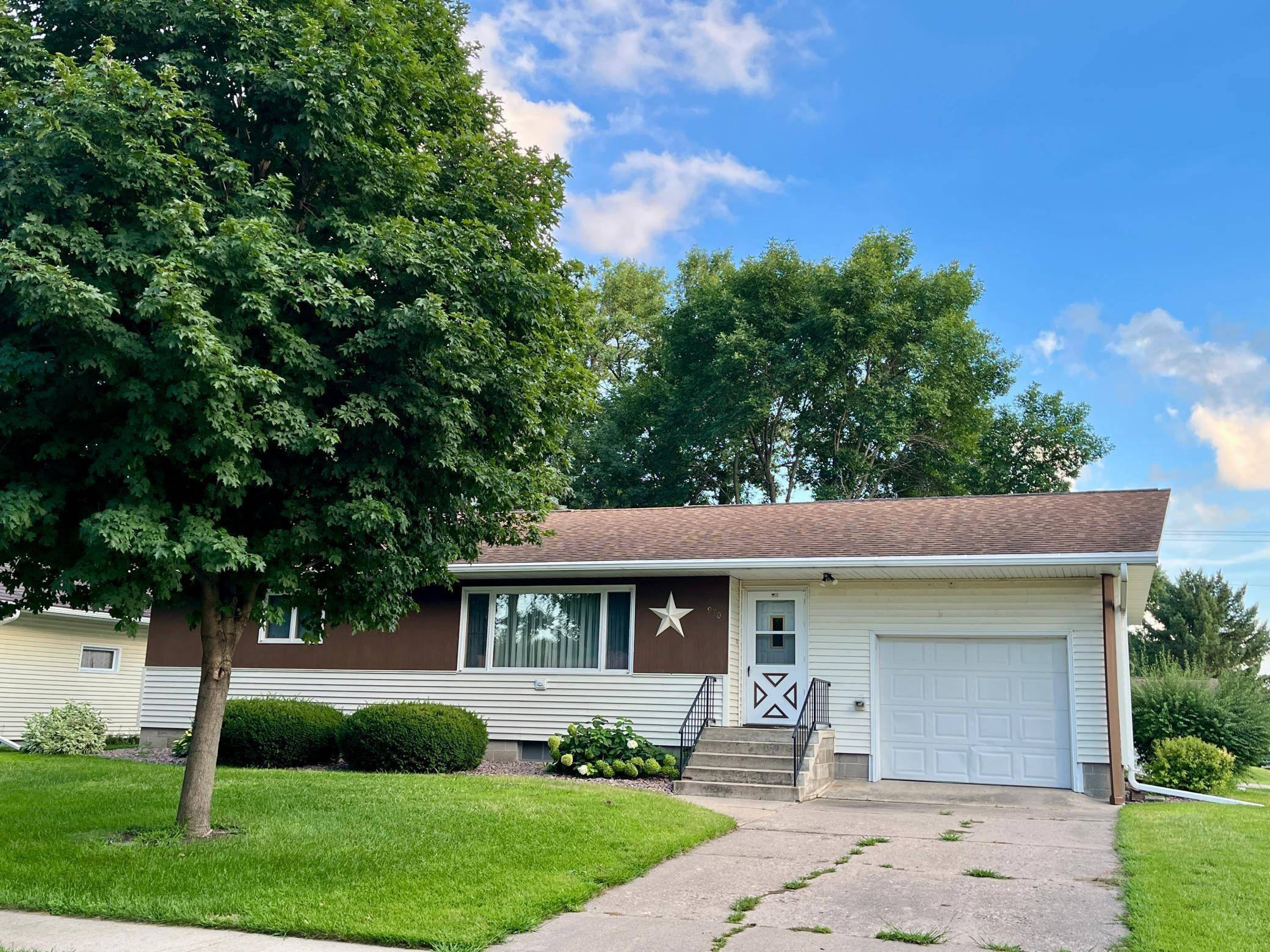 Wabasso, MN 56293,970 North ST