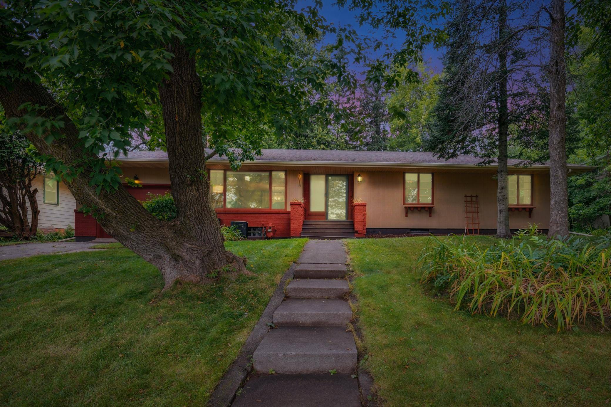 Duluth, MN 55812,2015 E 3rd ST