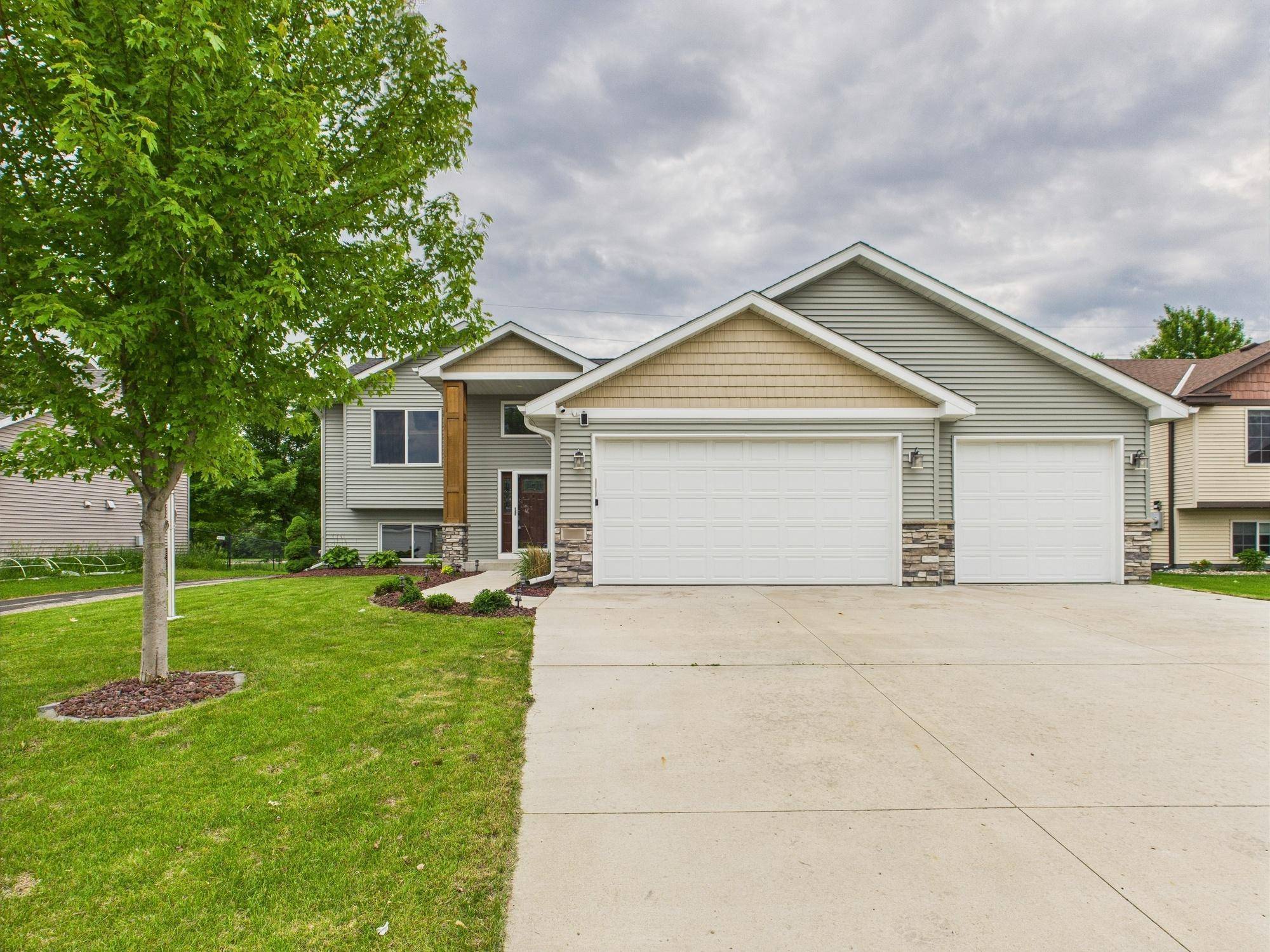 New Prague, MN 56071,1214 Olivia ST SE