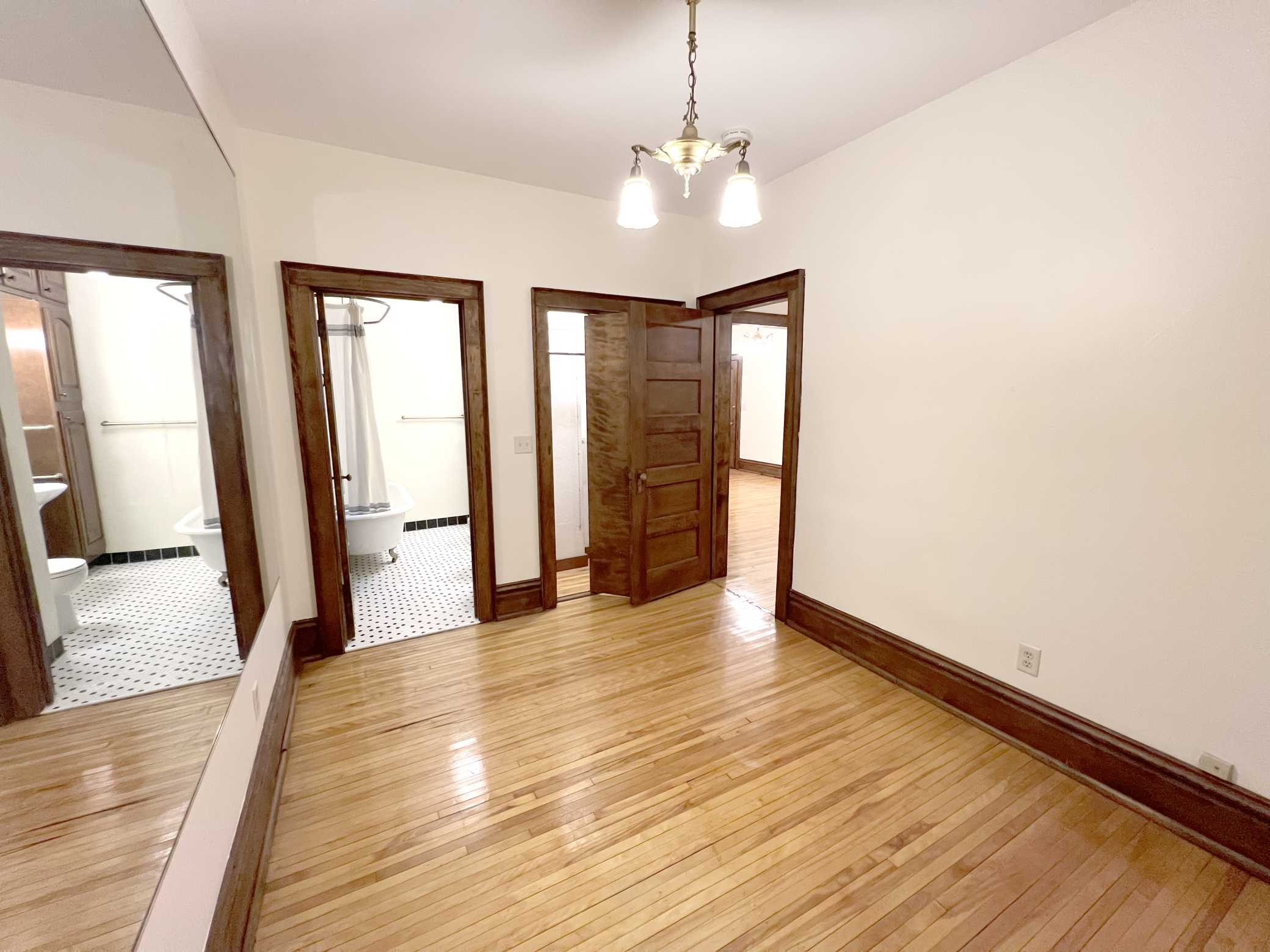 Minneapolis, MN 55403,1204 Harmon PL #6