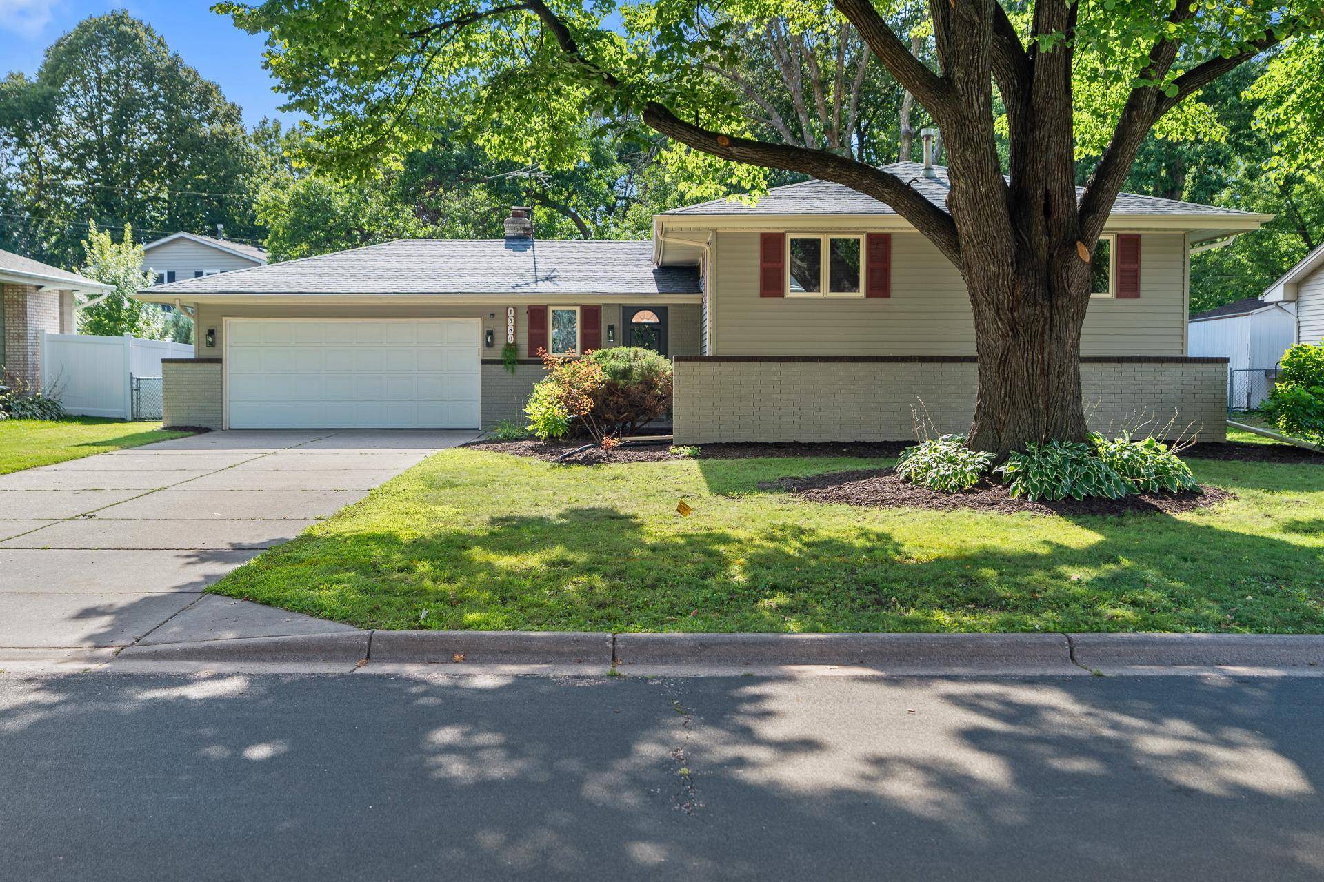 Woodbury, MN 55125,1380 Parkwood DR