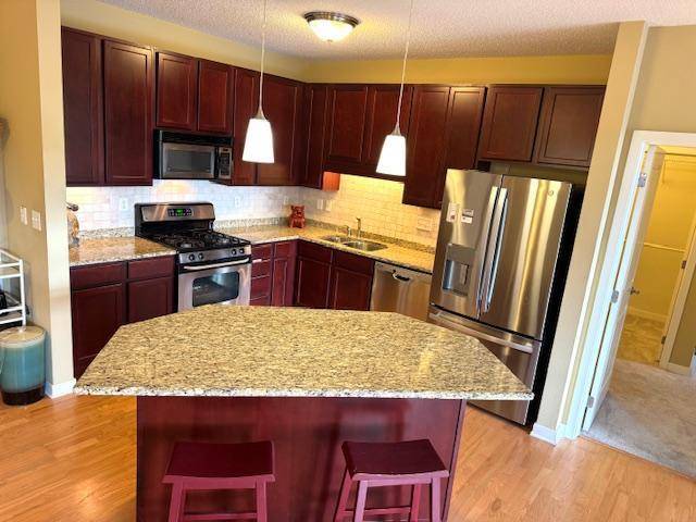 Minneapolis, MN 55414,619 8th ST SE #409