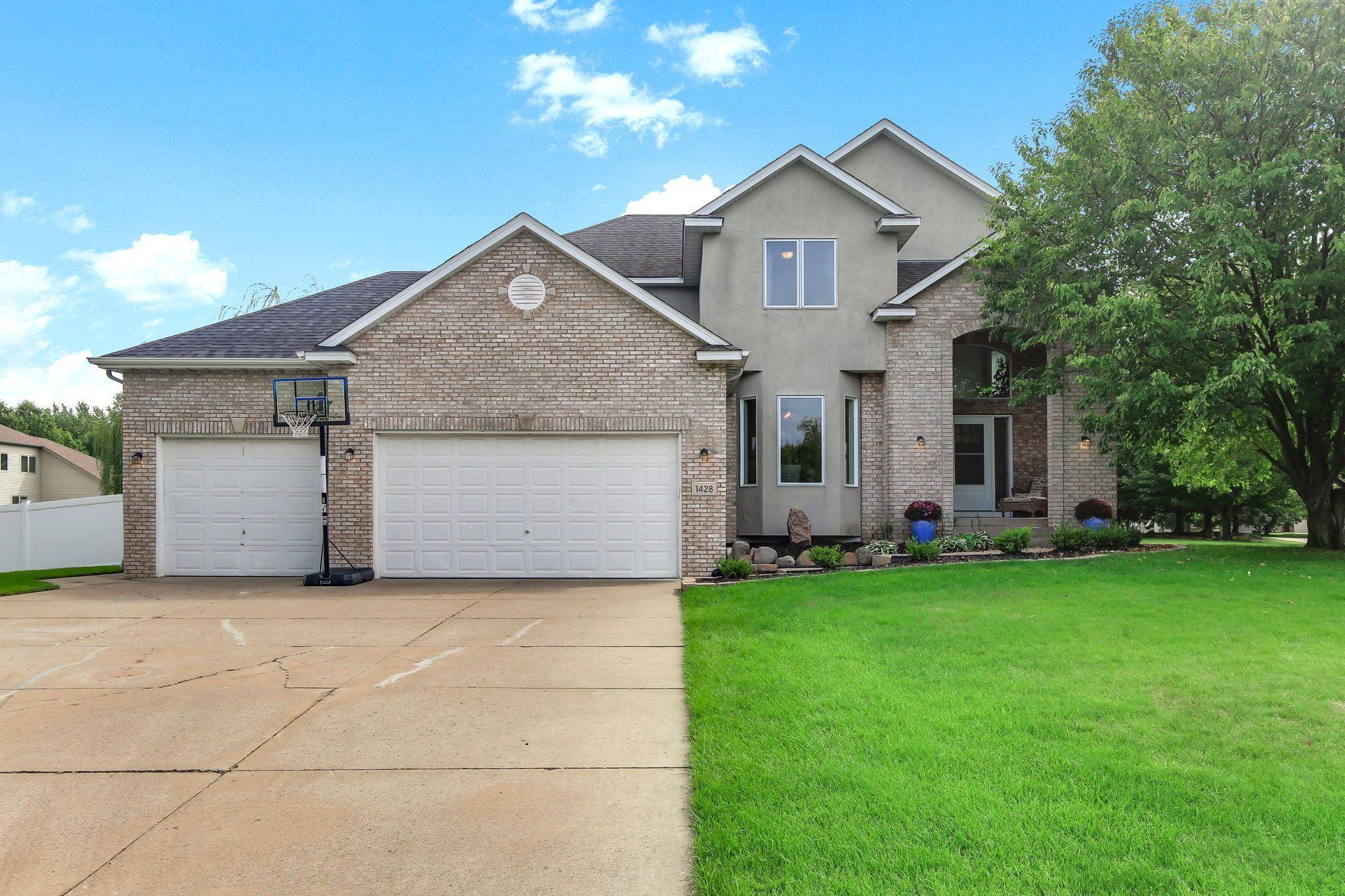 Lino Lakes, MN 55038,1428 Sherman Lake RD