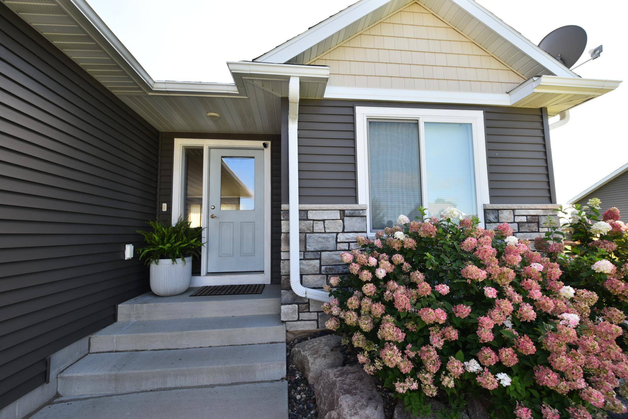 Wanamingo, MN 55983,905 7th AVE
