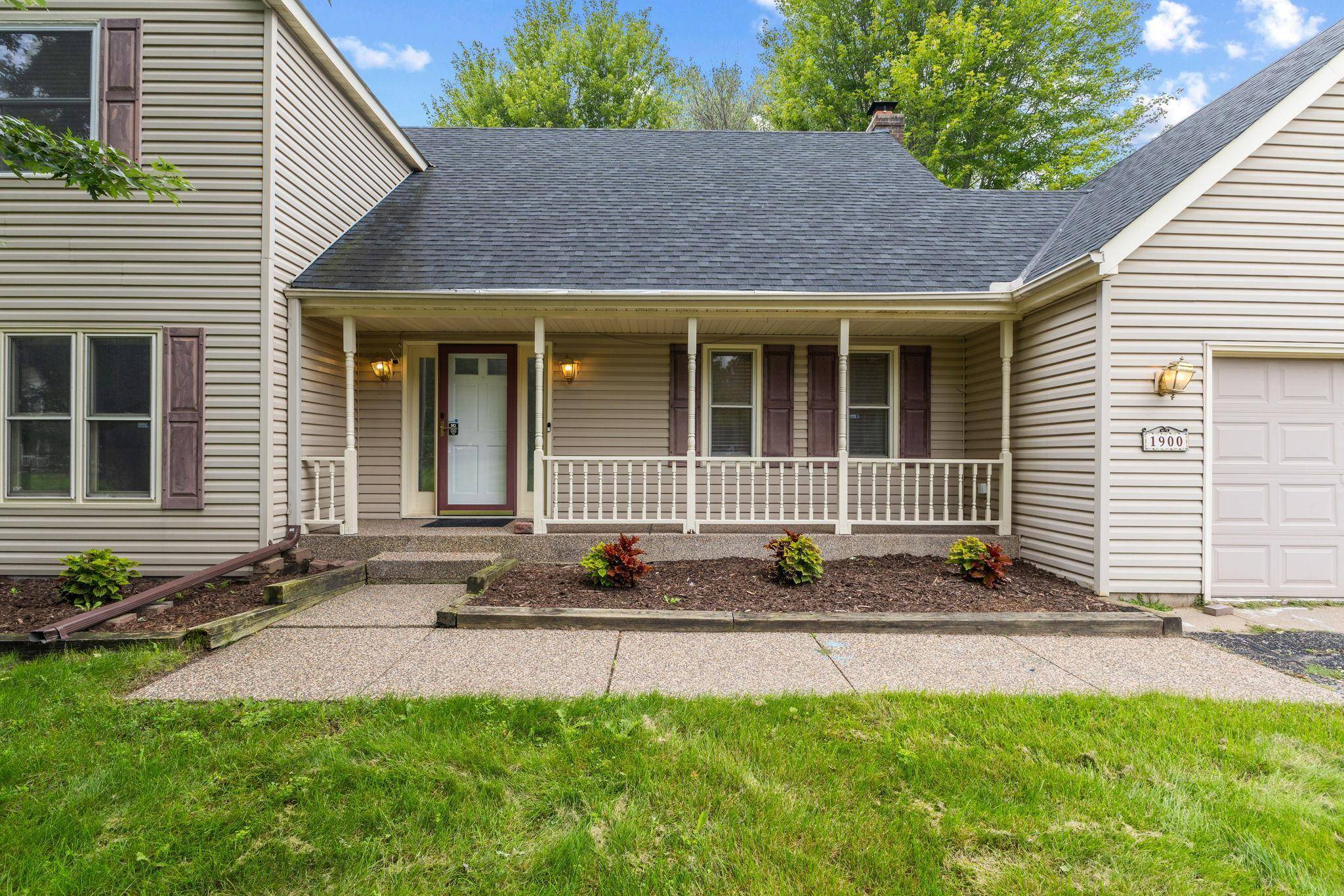 Minnetonka, MN 55305,1900 Vernon DR S