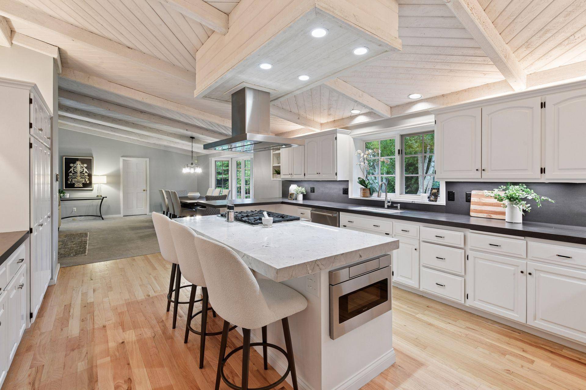 Wayzata, MN 55391,461 Peavey LN