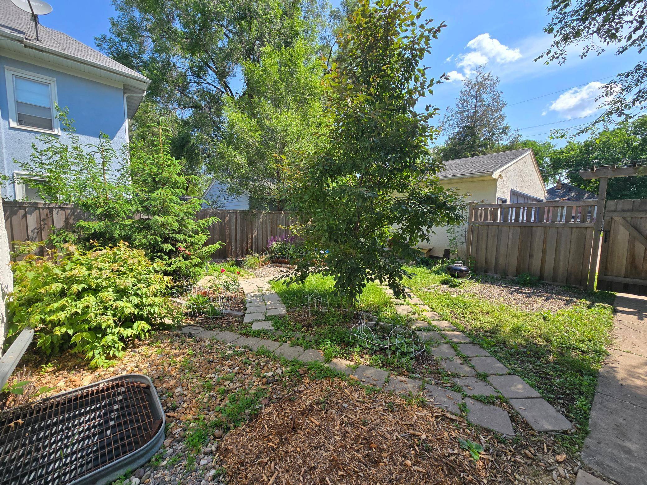 Minneapolis, MN 55409,3925 Clinton AVE