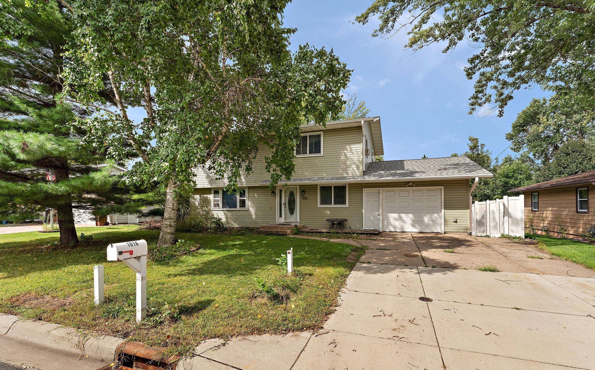 Hastings, MN 55033,1016 15th ST W