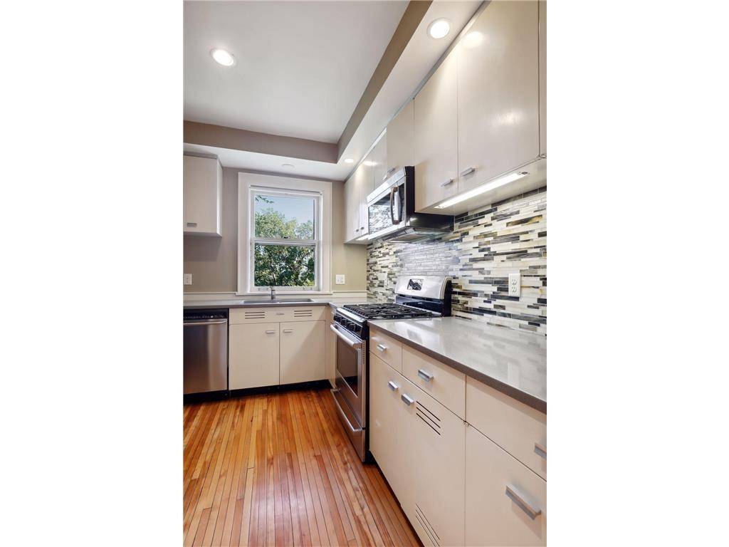 Minneapolis, MN 55403,1720 Mount Curve AVE