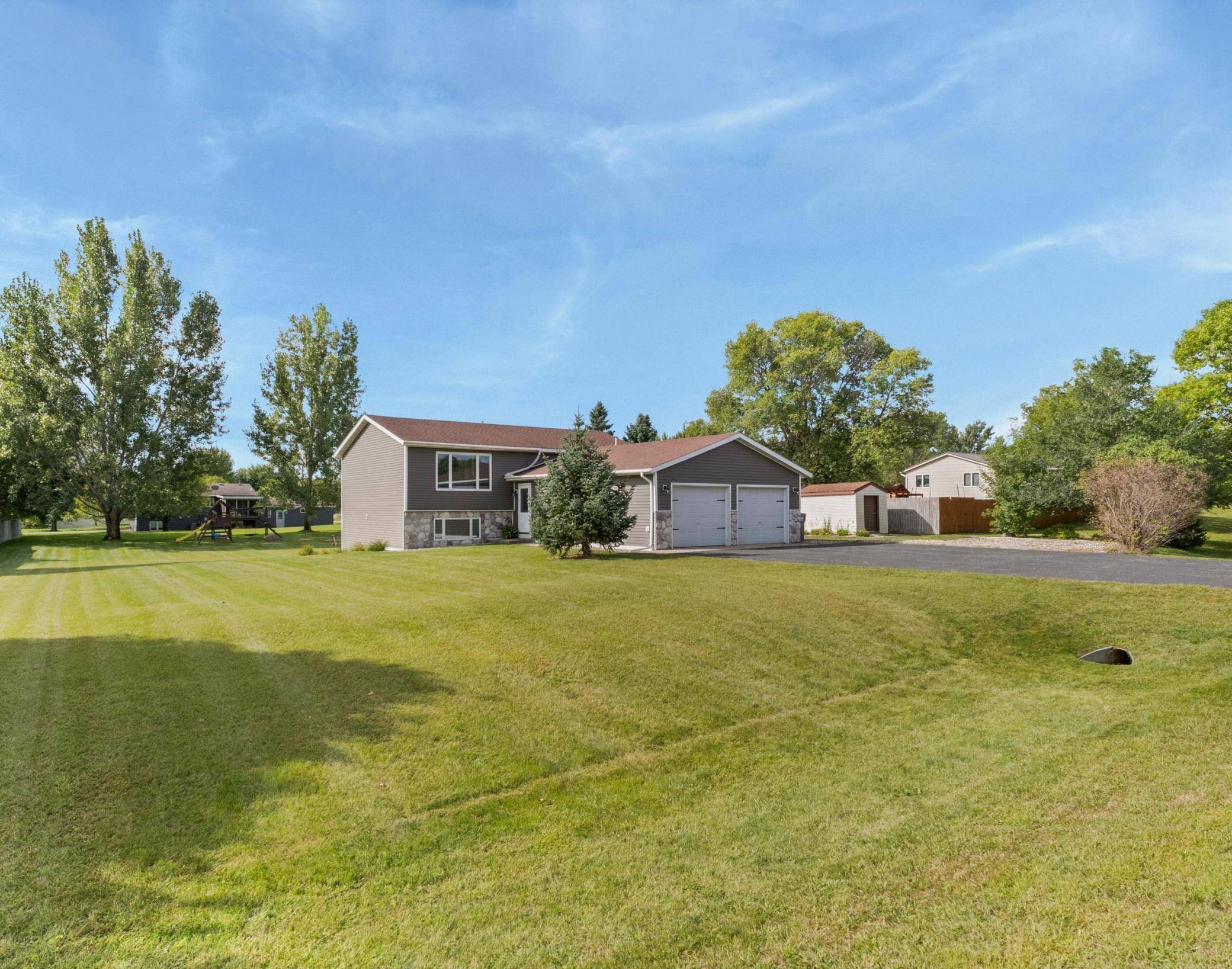 Alexandria, MN 56308,1202 S Le Homme Dieu DR NE