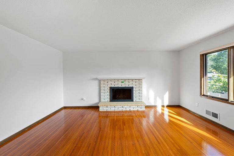 Maplewood, MN 55109,2321 Beam AVE