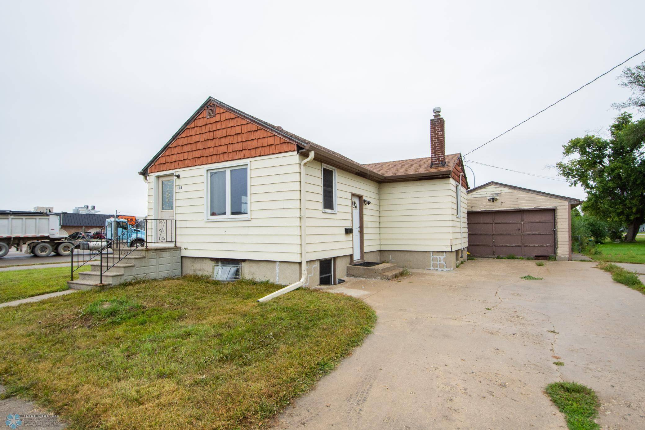 Moorhead, MN 56560,104 16th ST S