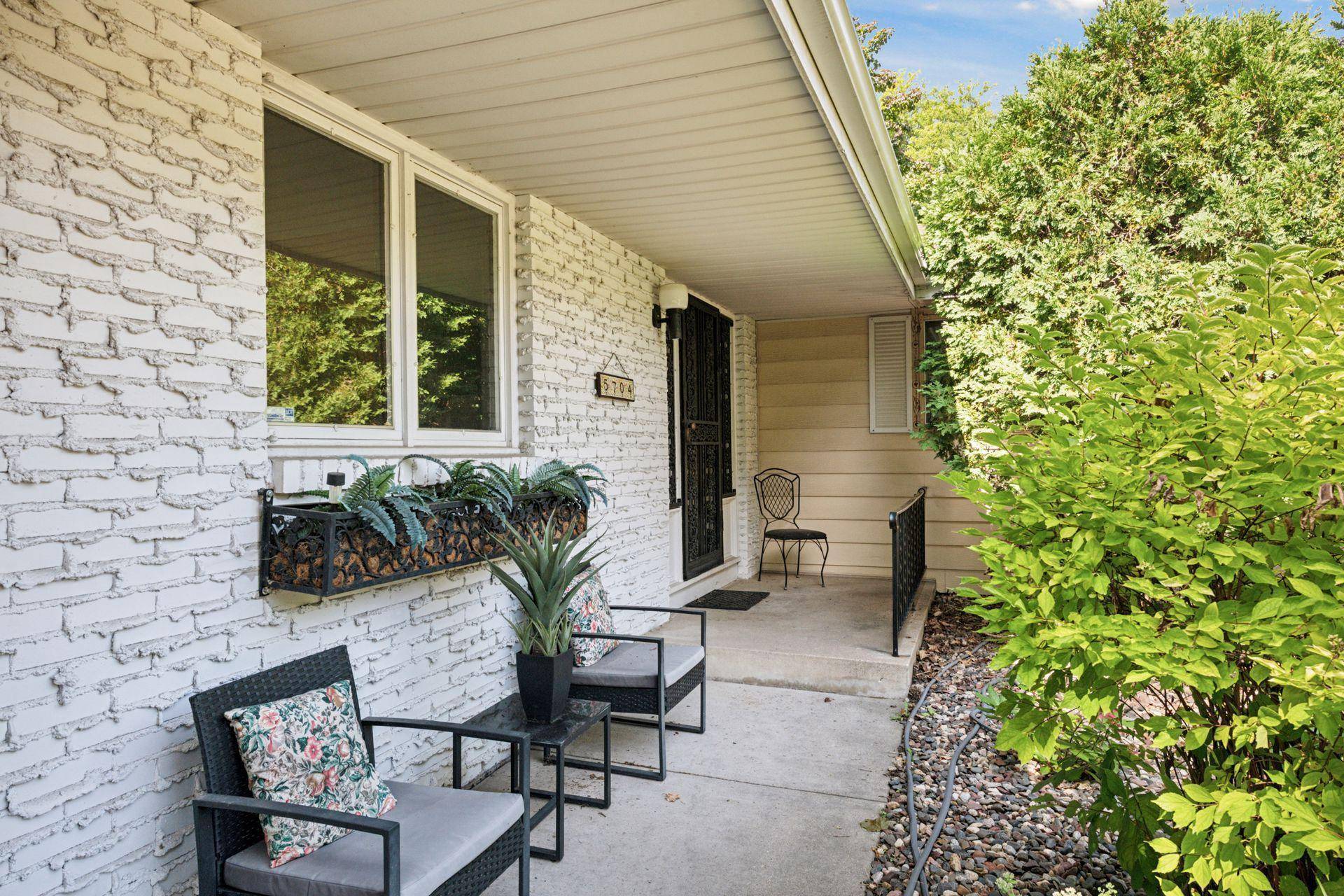 Edina, MN 55436,5704 Wycliffe RD