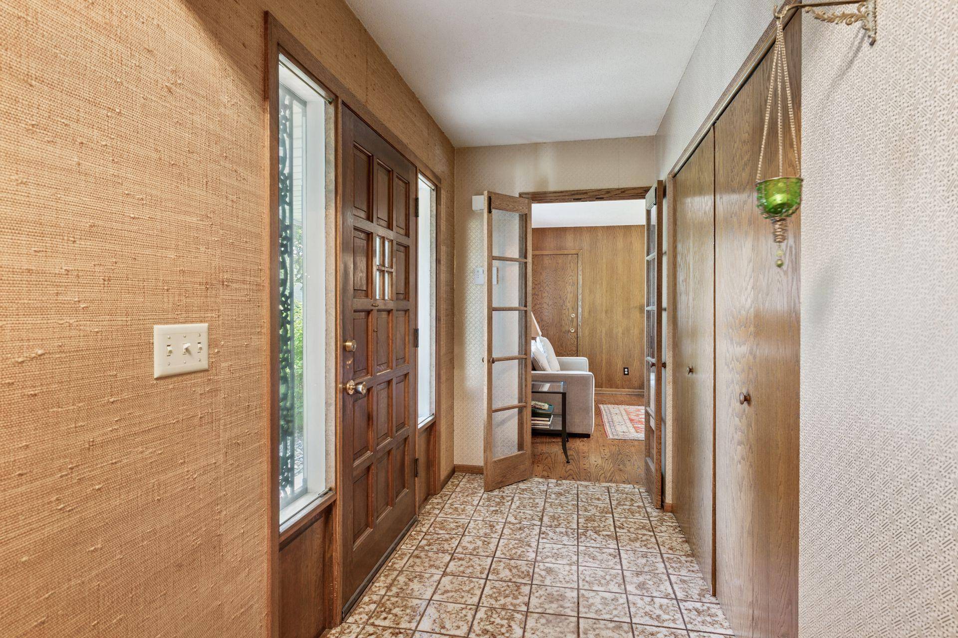 Edina, MN 55436,5704 Wycliffe RD