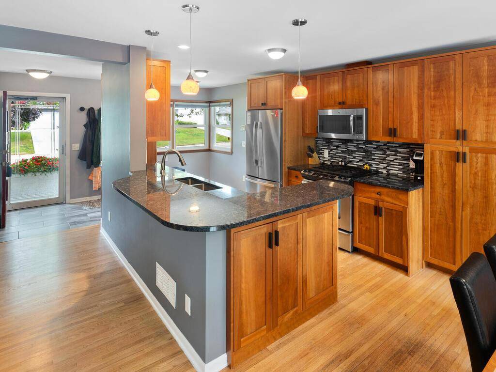 Edina, MN 55439,5169 Abercrombie DR