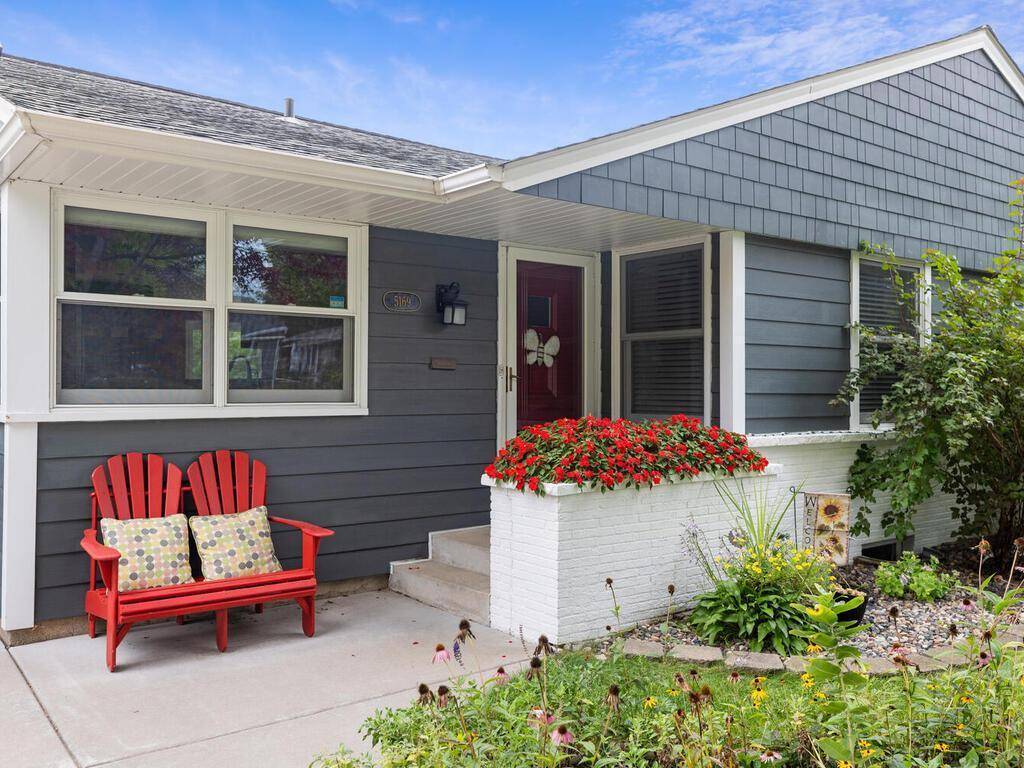 Edina, MN 55439,5169 Abercrombie DR