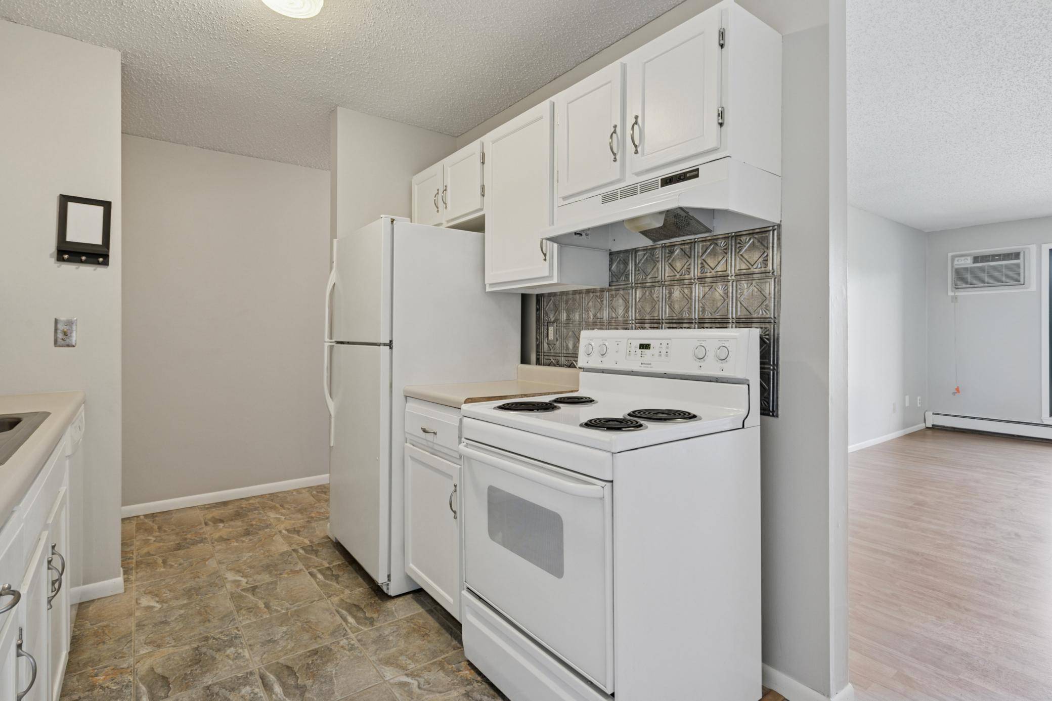 Burnsville, MN 55337,401 E Burnsville Pkwy #106