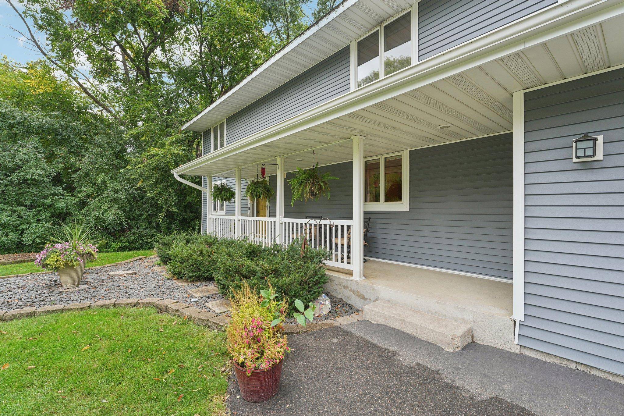 Minnetonka, MN 55305,2400 Indian RD W