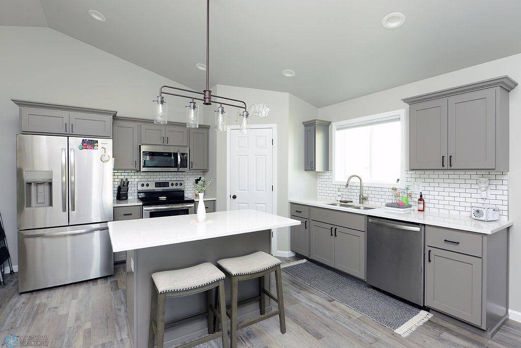 Horace, ND 58047,6032 80th AVE S