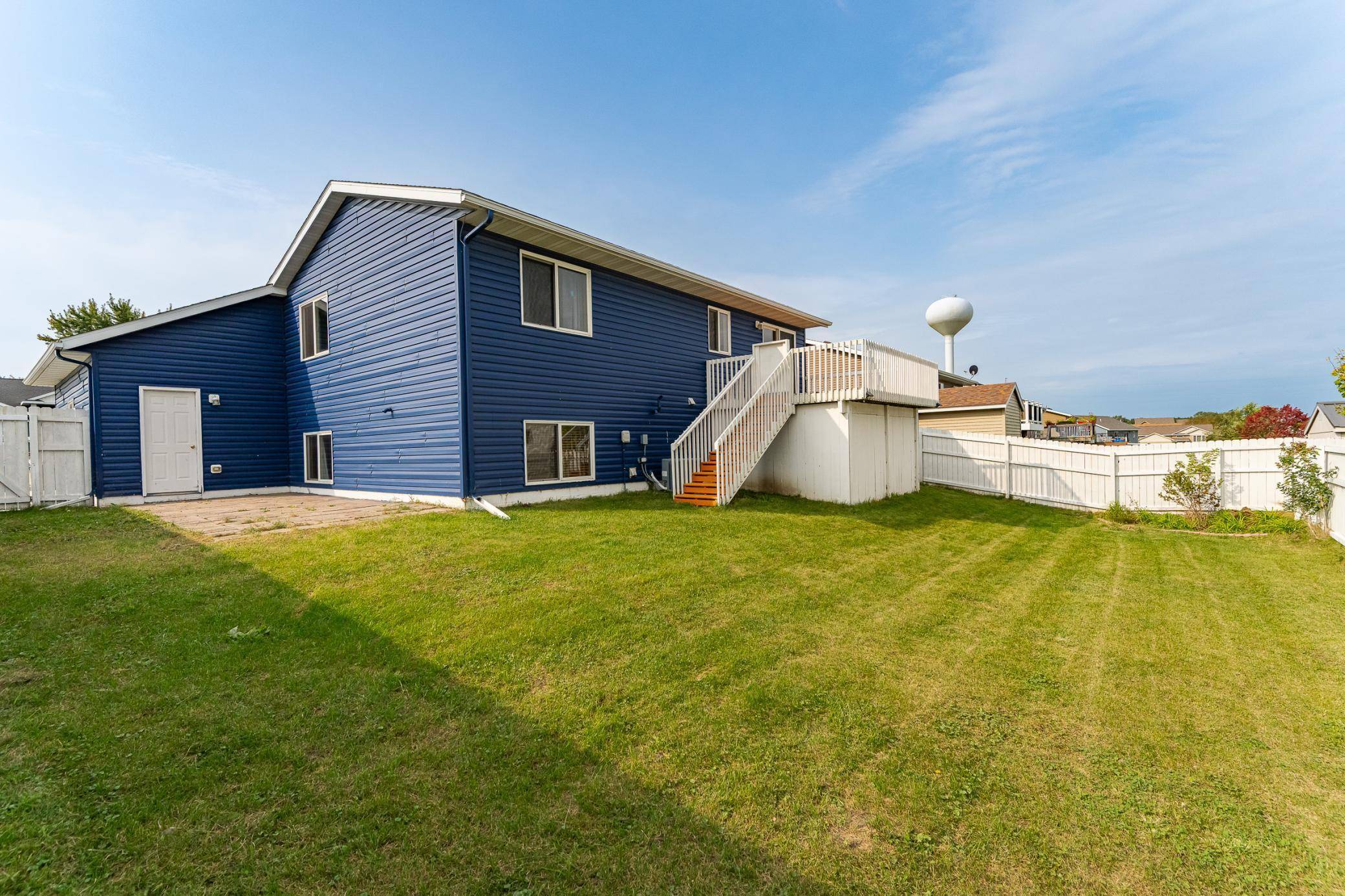 Dodge Center, MN 55927,406 7th ST NW