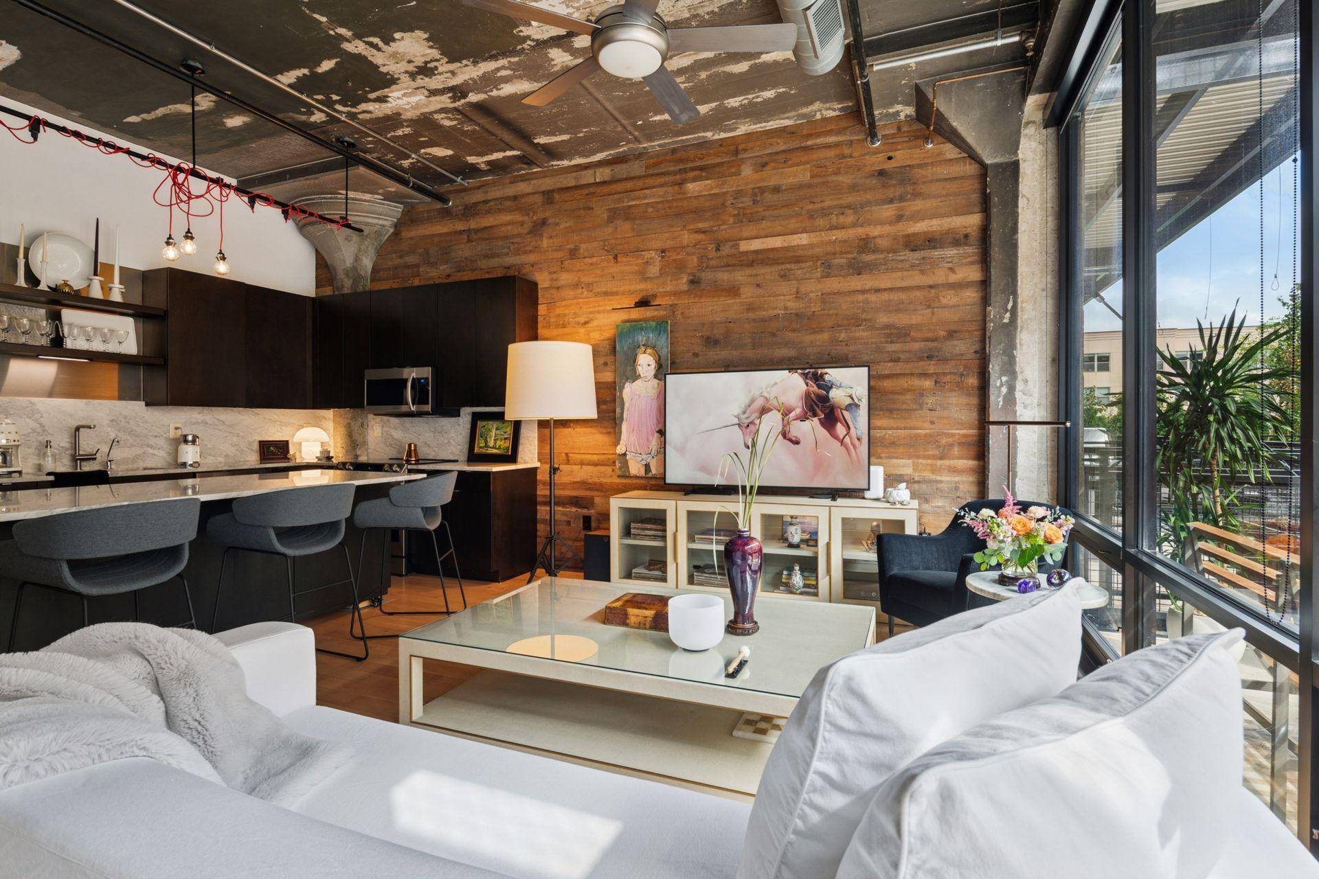 Minneapolis, MN 55401,618 Washington AVE N #304