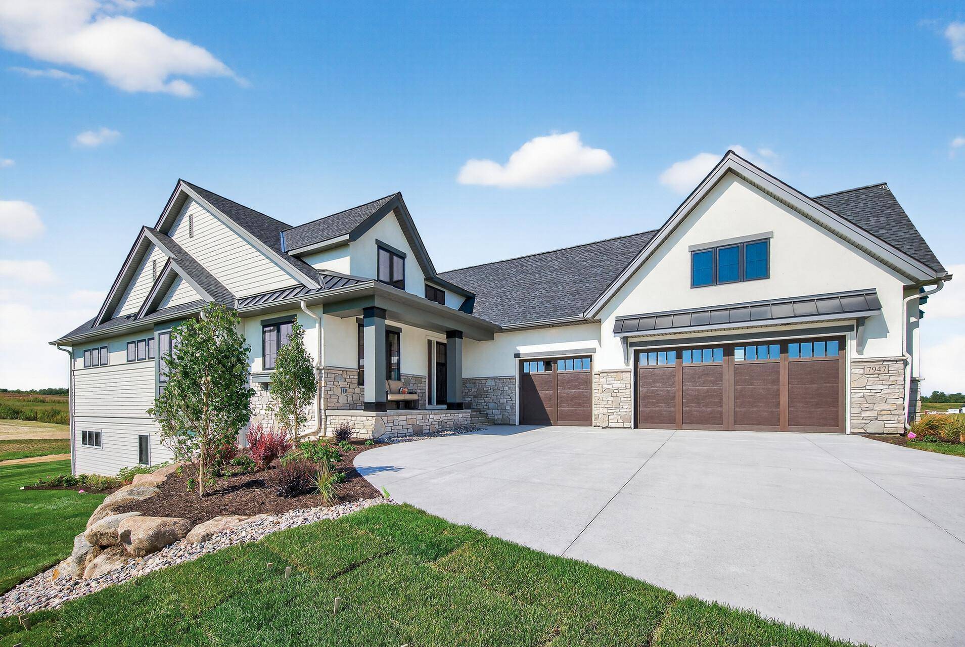 Credit River, MN 55372,7947 207th ST E