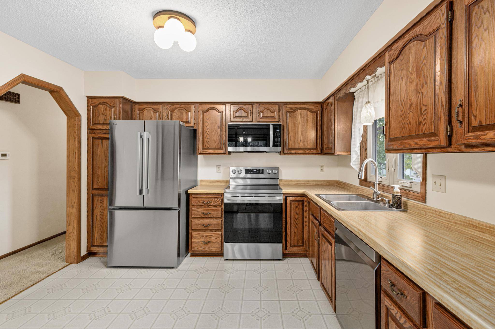 Eagan, MN 55122,4629 Kingsbury DR