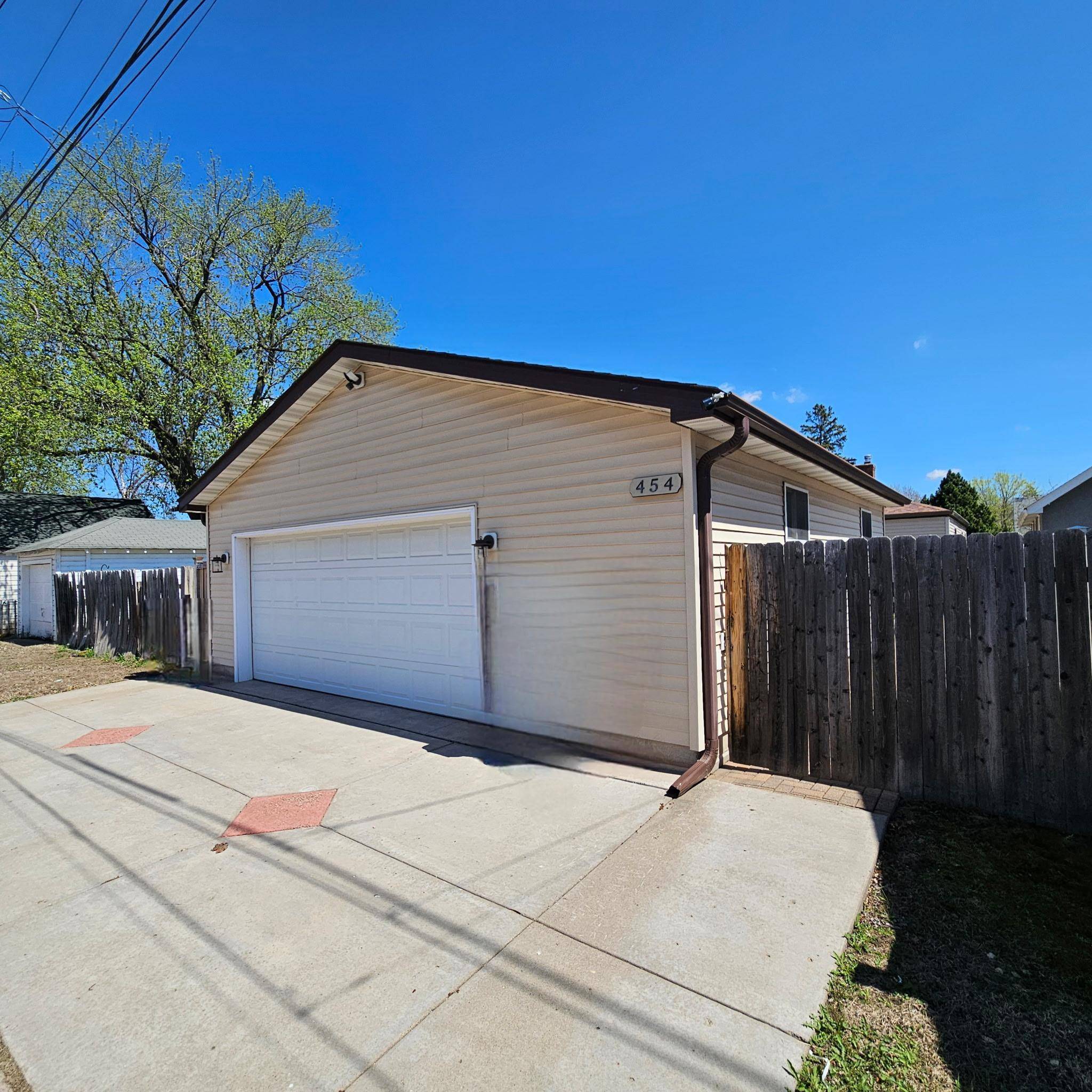 South Saint Paul, MN 55075,454 8th AVE S