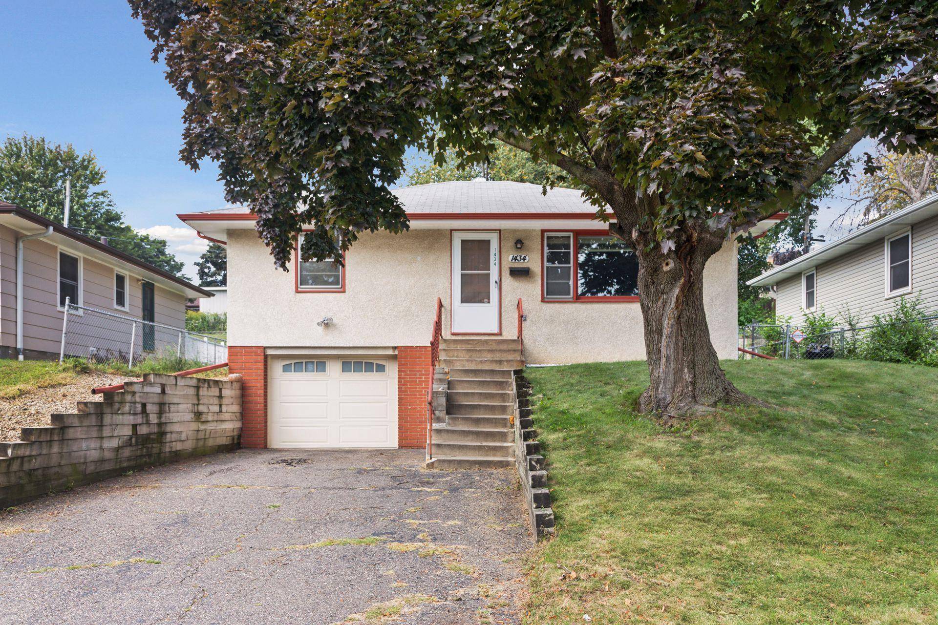 South Saint Paul, MN 55075,1434 8th AVE S