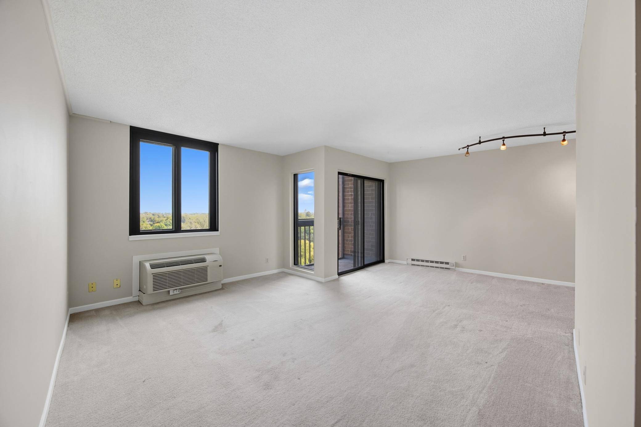 Saint Paul, MN 55109,1181 Edgcumbe RD #914