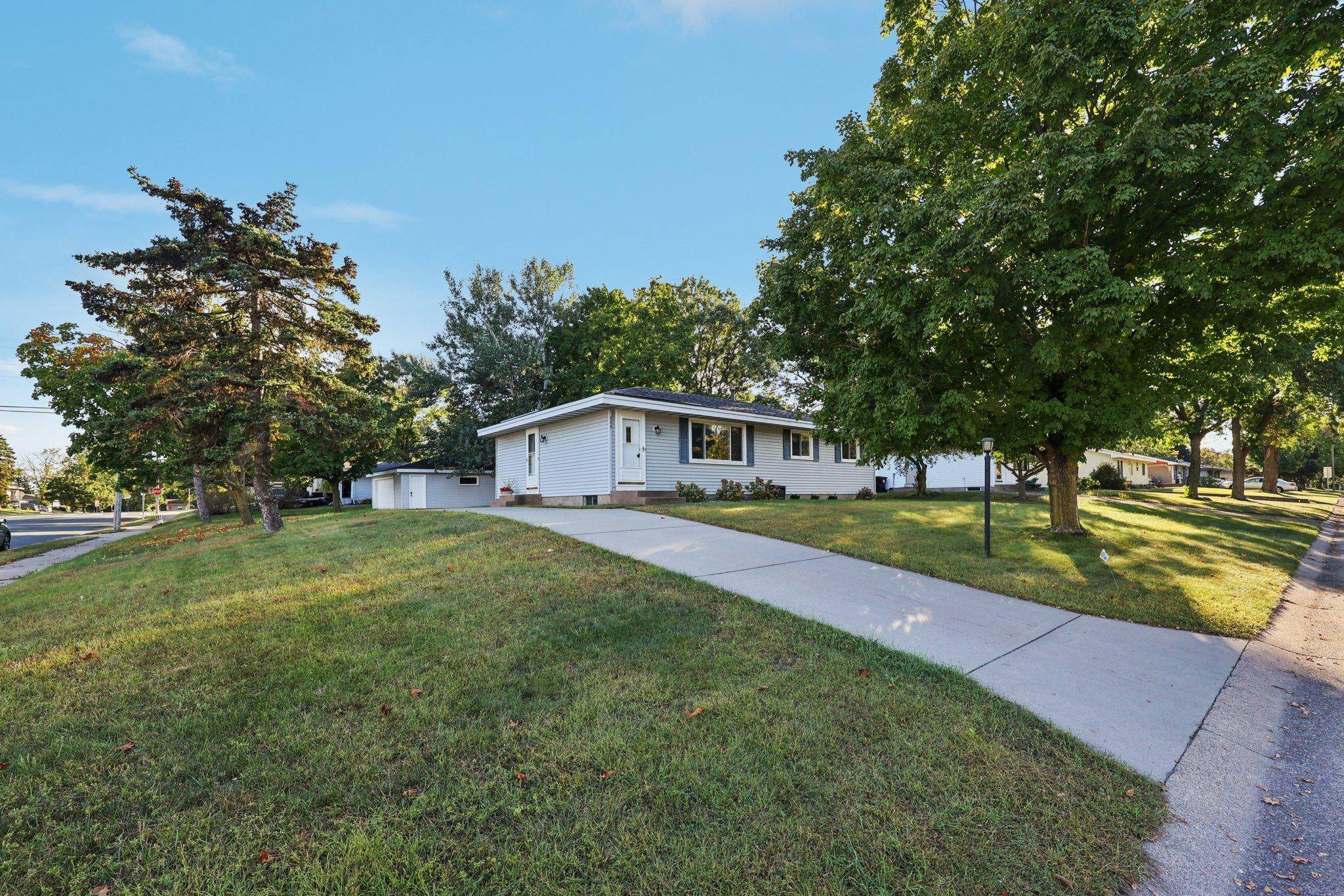 Anoka, MN 55303,948 Norwood AVE