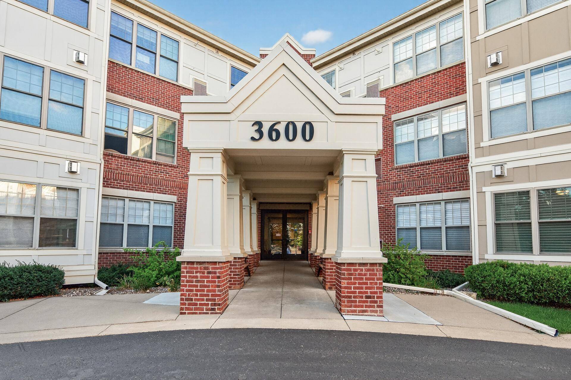 Saint Louis Park, MN 55416,3600 Wooddale AVE S #320