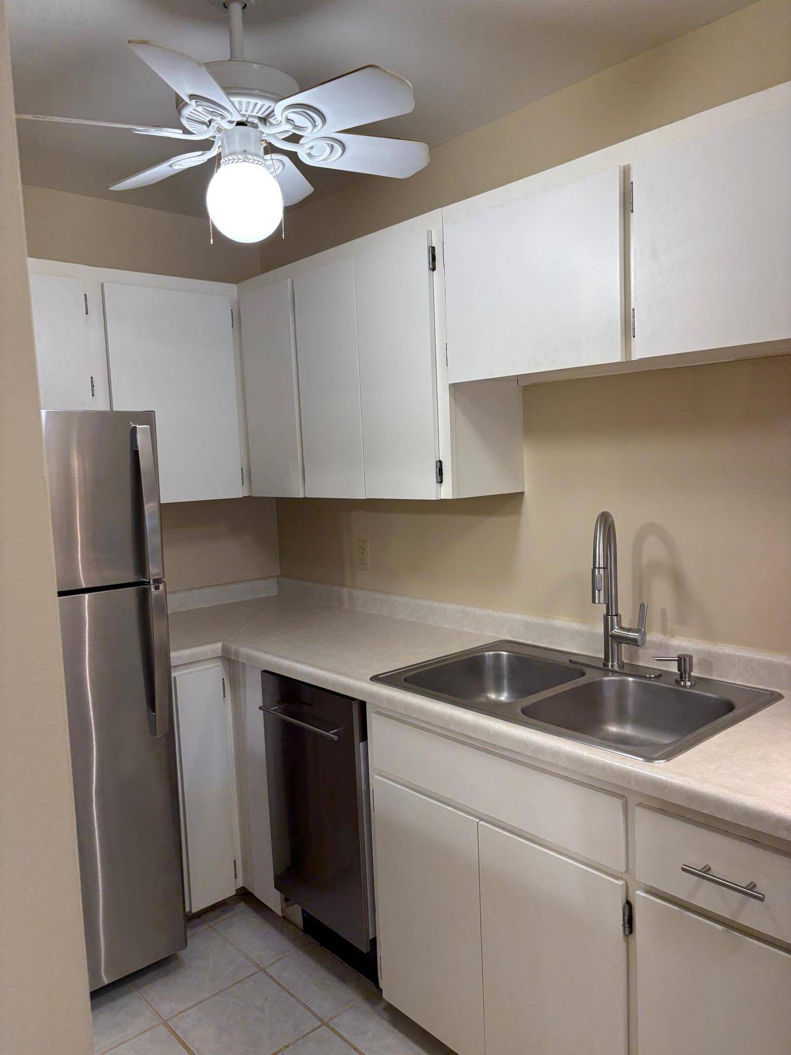 Edina, MN 55435,4100 Parklawn AVE #216