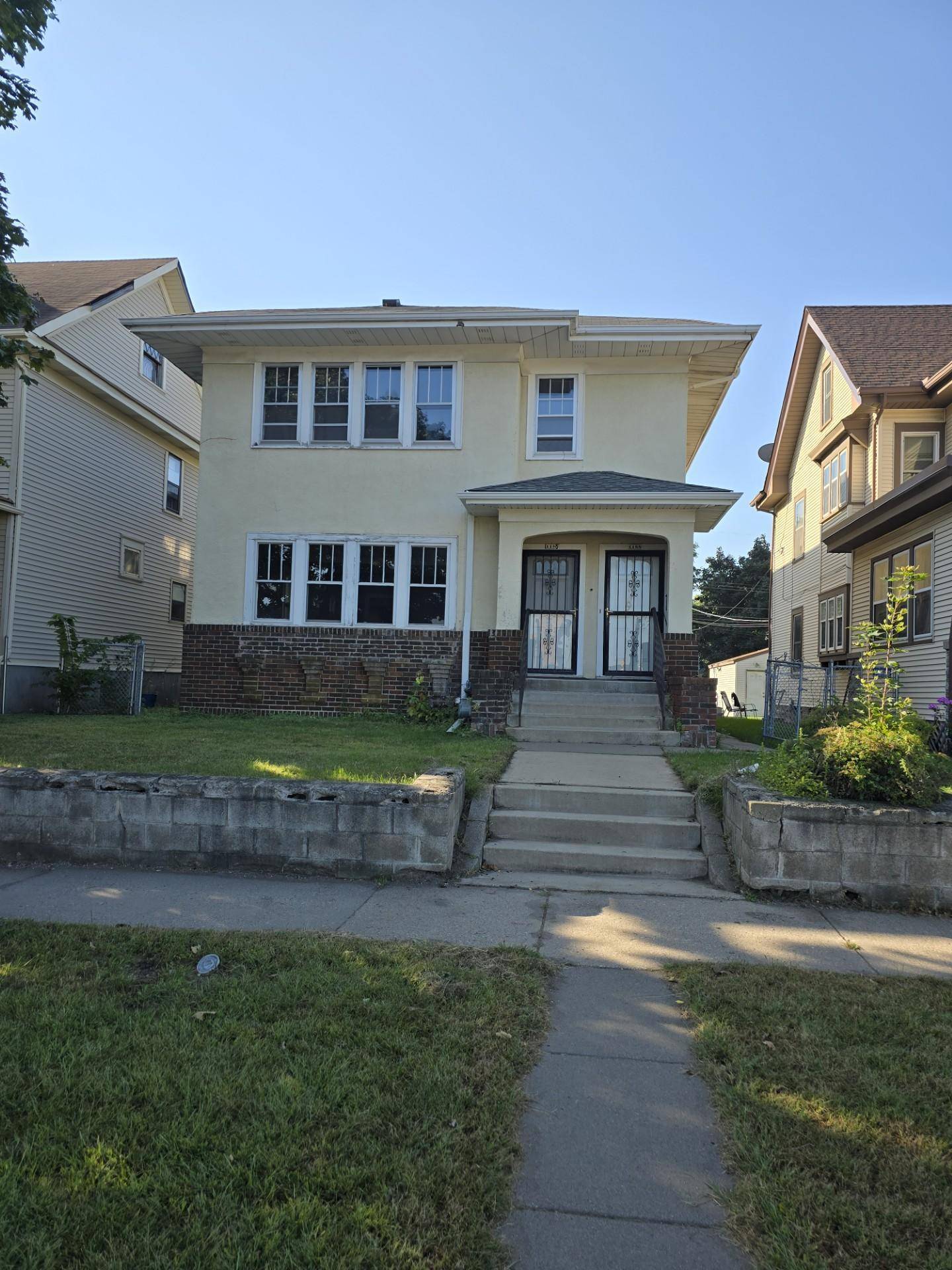 Saint Paul, MN 55104,1186 Marshall AVE