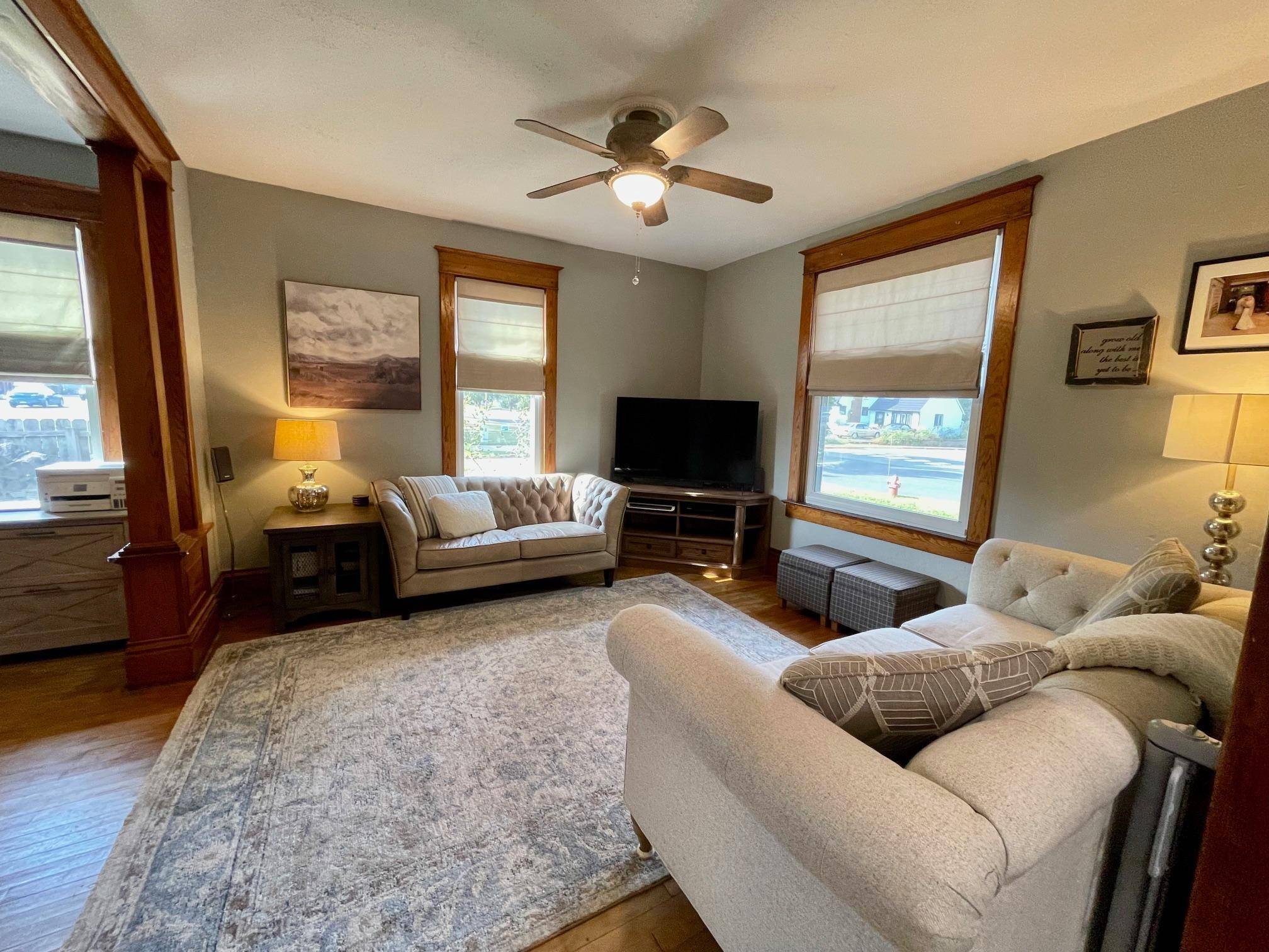 Menomonie, WI 54751,422 12th AVE W