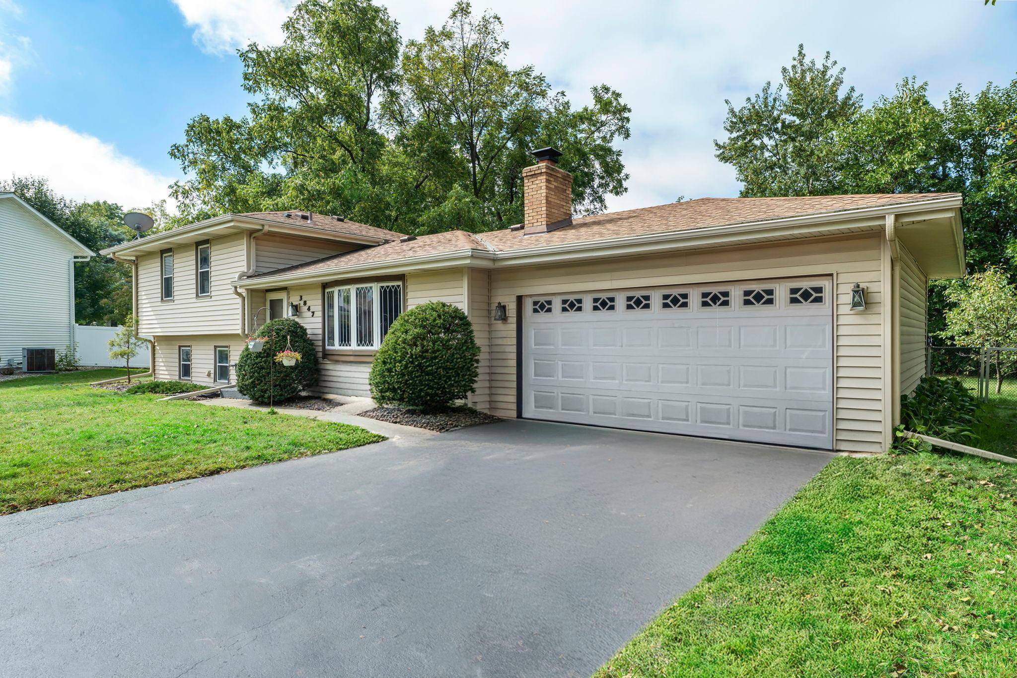 Eagan, MN 55122,3847 Lodestone CIR
