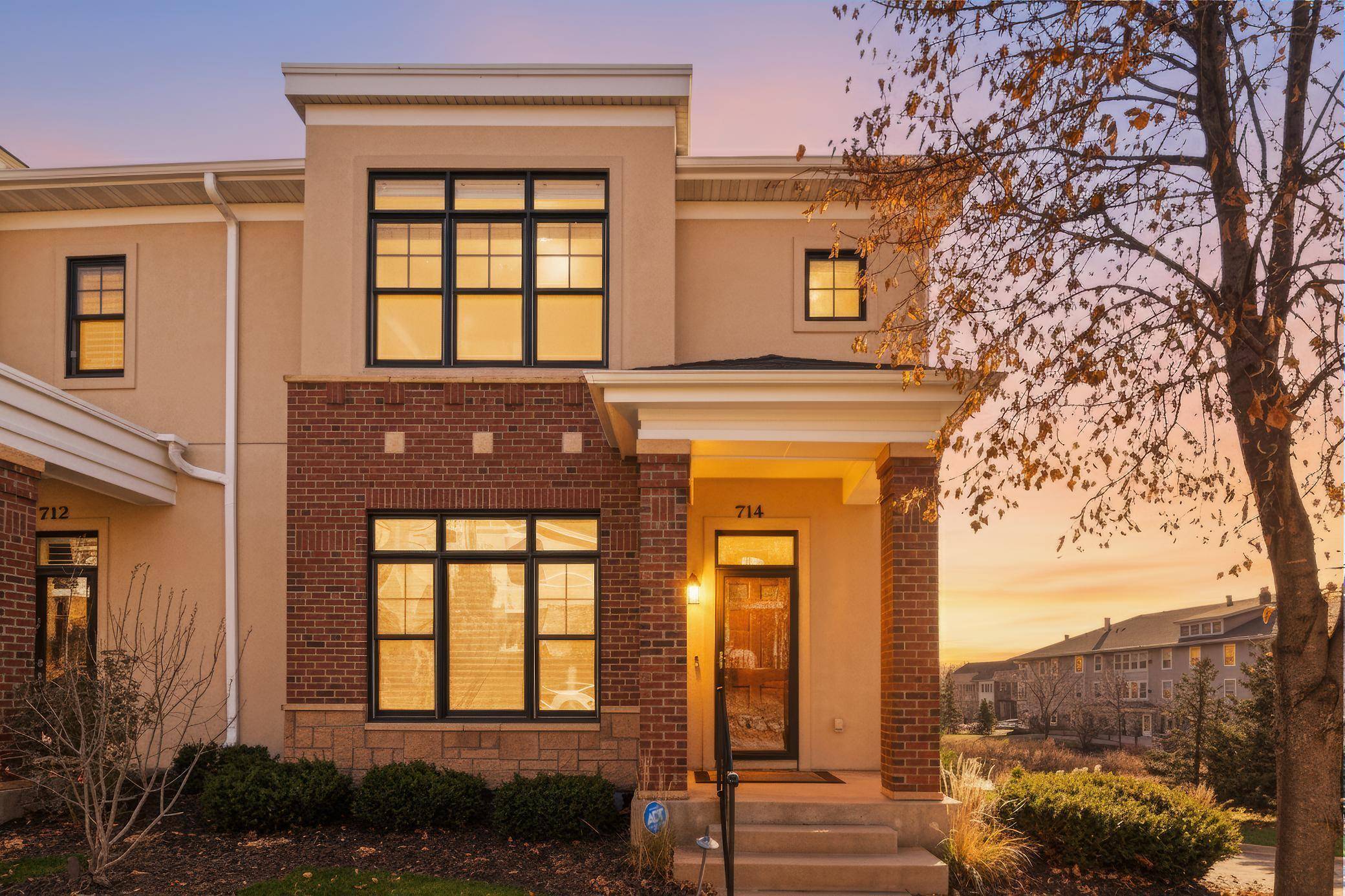 Mendota Heights, MN 55118,714 Linden ST