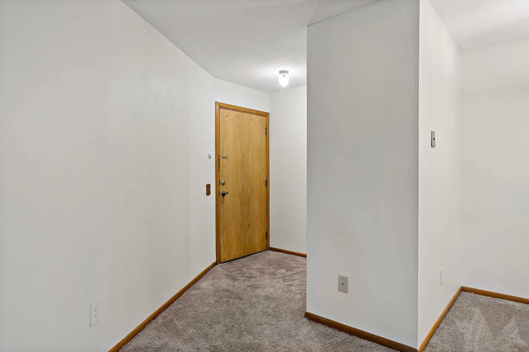 Golden Valley, MN 55427,9147 Highway 55 #102
