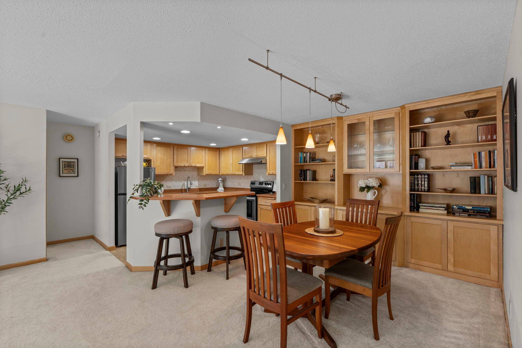 Minneapolis, MN 55408,2885 Knox AVE S #605