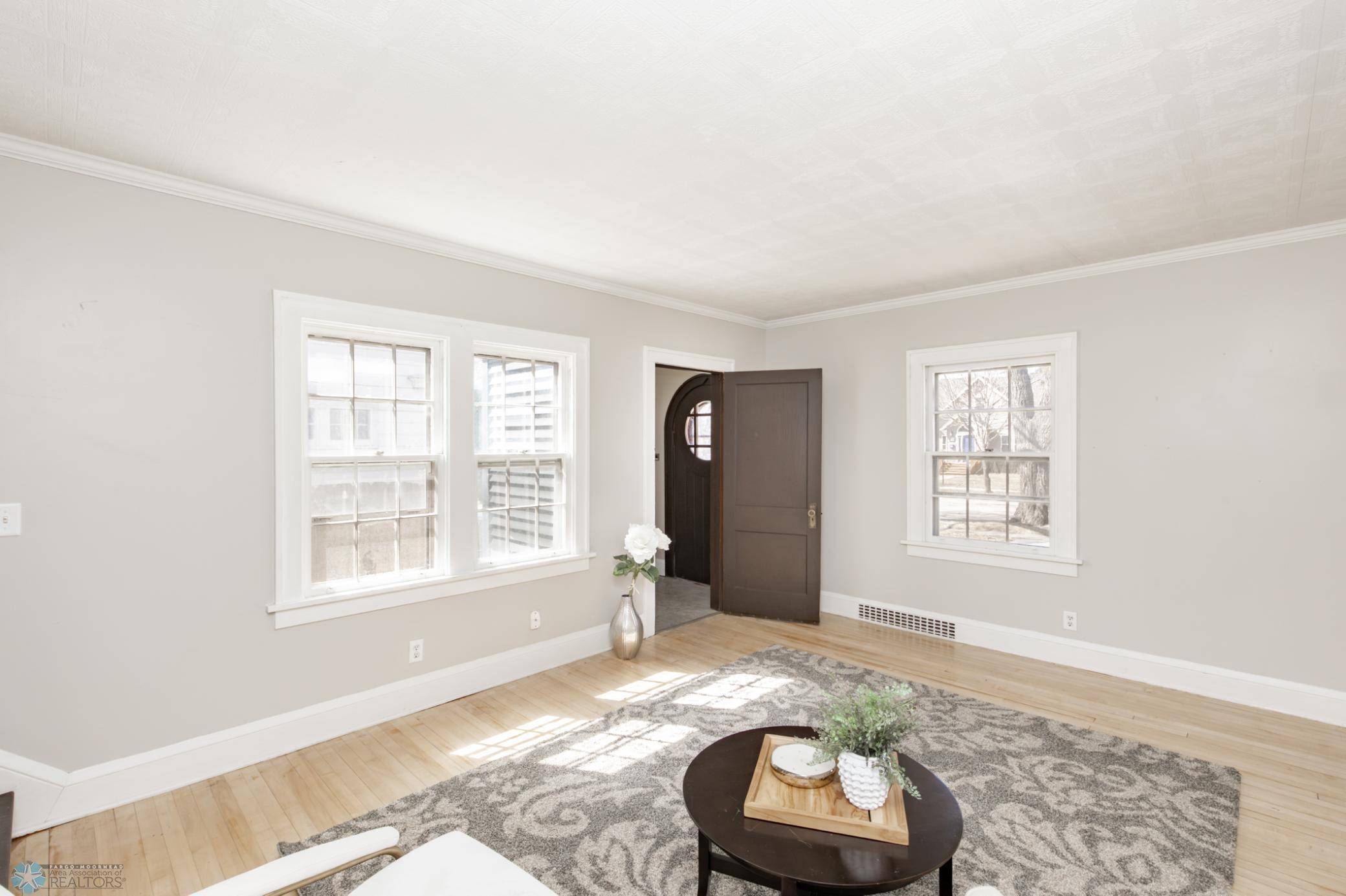 Moorhead, MN 56560,912 11th ST S