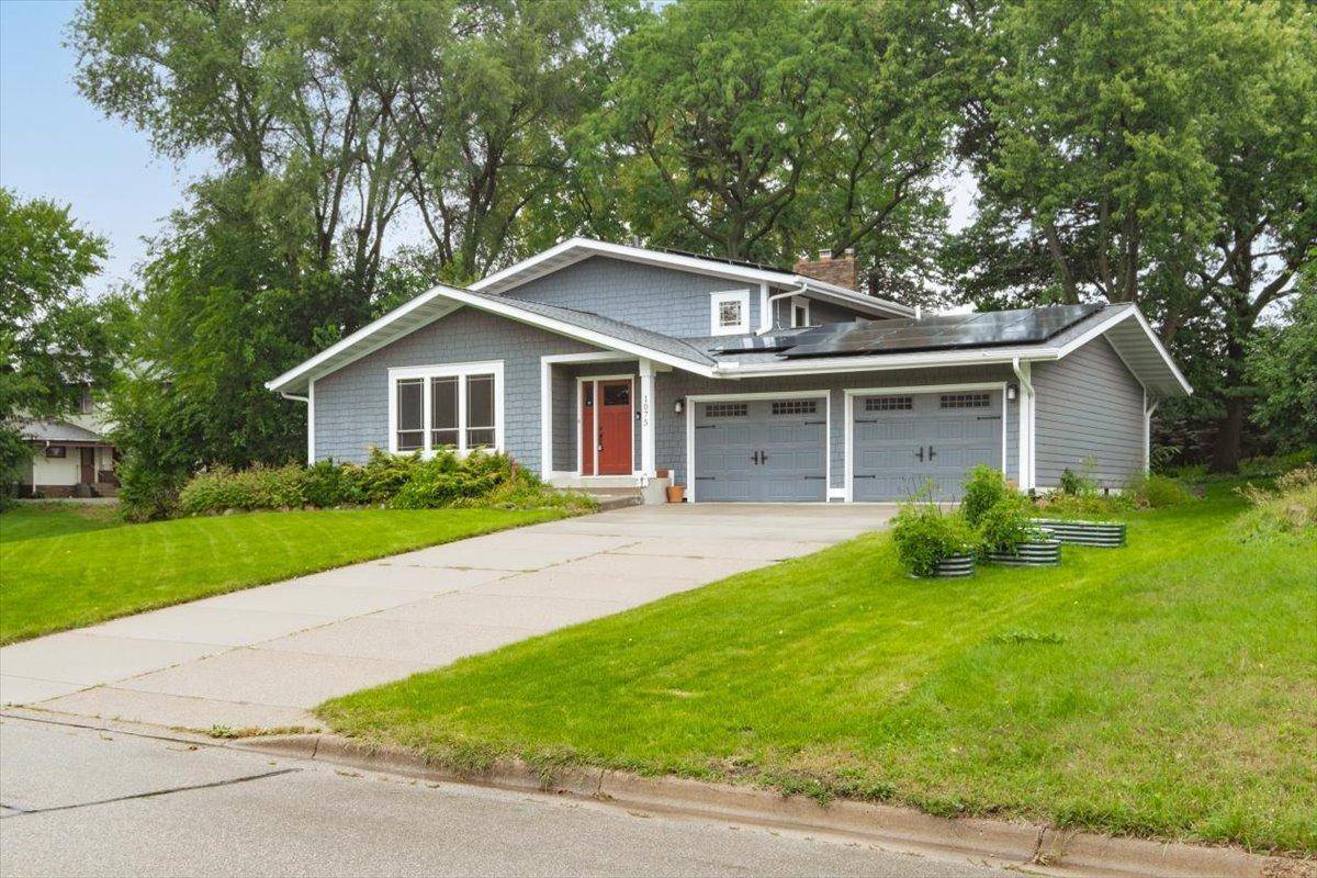 Roseville, MN 55113,1075 Sherren ST W